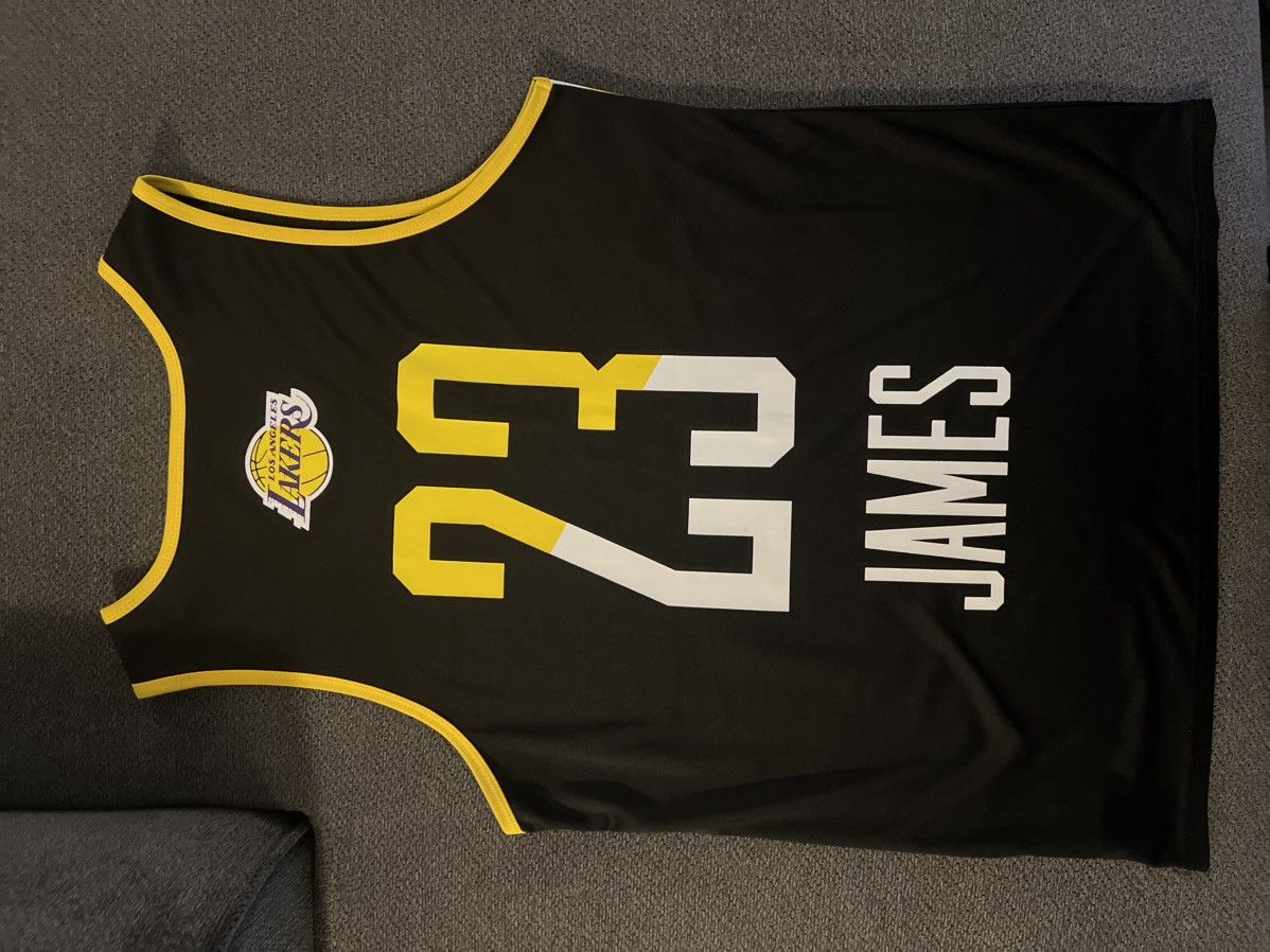 NBA Lakers jersey Size US M / EU 48-50 / 2 - 2 Thumbnail
