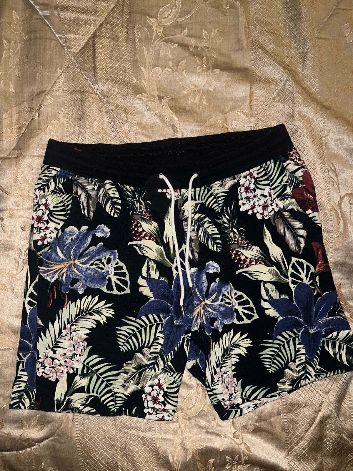 H&M SIZE XL H&M Floral Mens Shorts Size US 44 / EU 60 - 1 Thumbnail