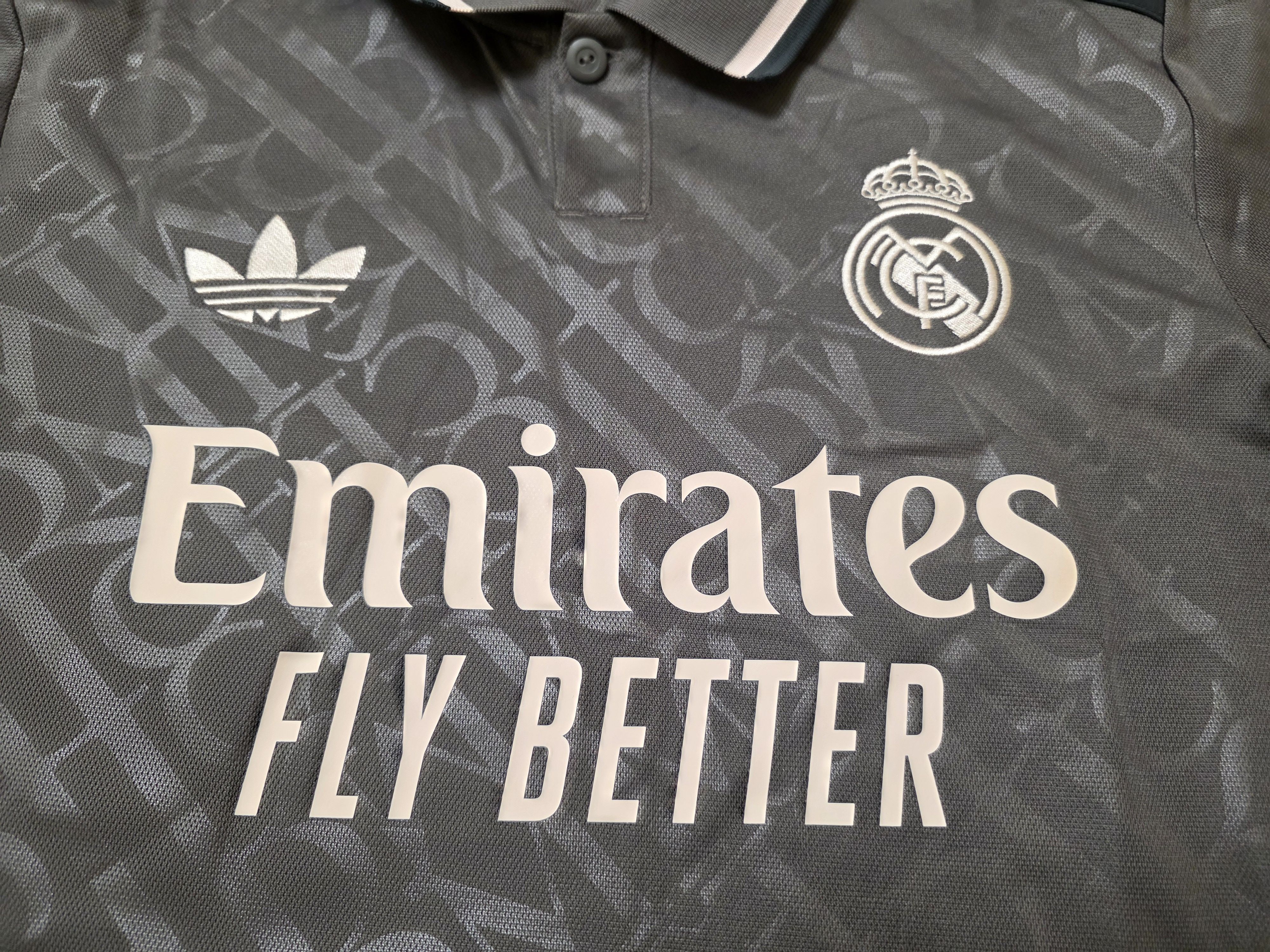 Adidas REAL MADRID 2024 2025 THIRD FOOTBALL SHIRT SOCCER JERSEY Size US M / EU 48-50 / 2 - 3 Thumbnail