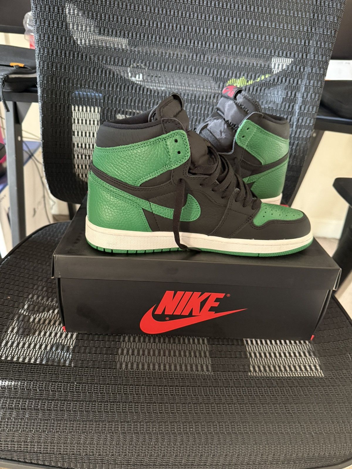 Jordan Brand Pine Green Black Jordan 1 Size US 8 / EU 41 - 5 Thumbnail