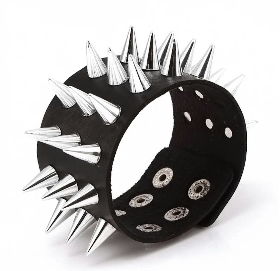 Japanese Brand Spikes Rivet Stud Bracelet Size ONE SIZE - 1 Thumbnail