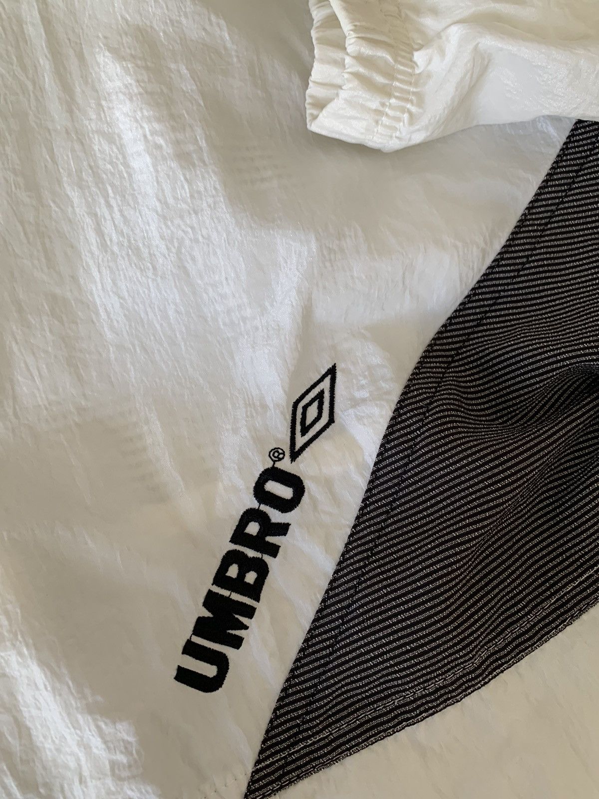 Umbro × Vintage Vintage White Umbro Windbreaker Size US XL / EU 56 / 4 - 6 Thumbnail