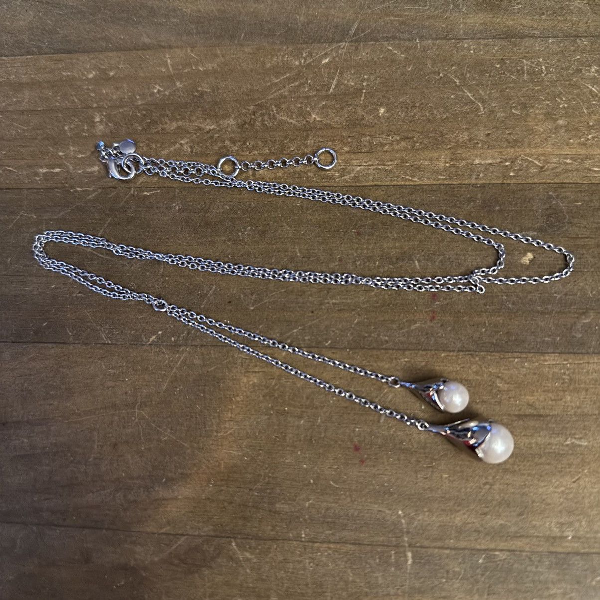 Ann Taylor Ann Taylor silver tone pearl flowers lariat necklace Size ONE SIZE - 2 Thumbnail