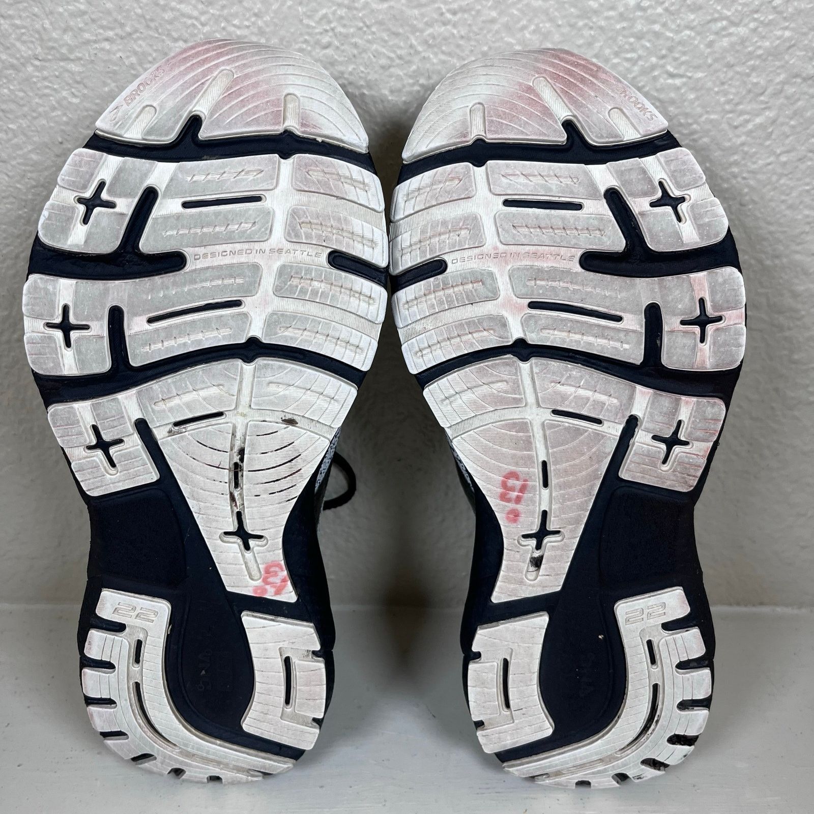 Brooks Brooks Adreneline GTS 22 White Black Stability Running Shoe Size US 10 / IT 40 - 3 Thumbnail