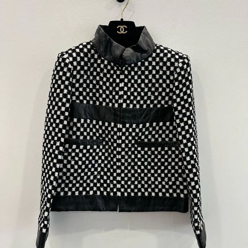 Chanel Chanel Black Wool Women's Jacket 0089 Size S / US 4 / IT 40 - 1 Thumbnail
