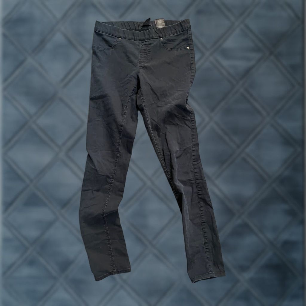 H&M H&M Pants Women 8 Black Textured Pull On Waist Tapered Cropped Size 30" / US 8 / IT 44 - 1 Thumbnail