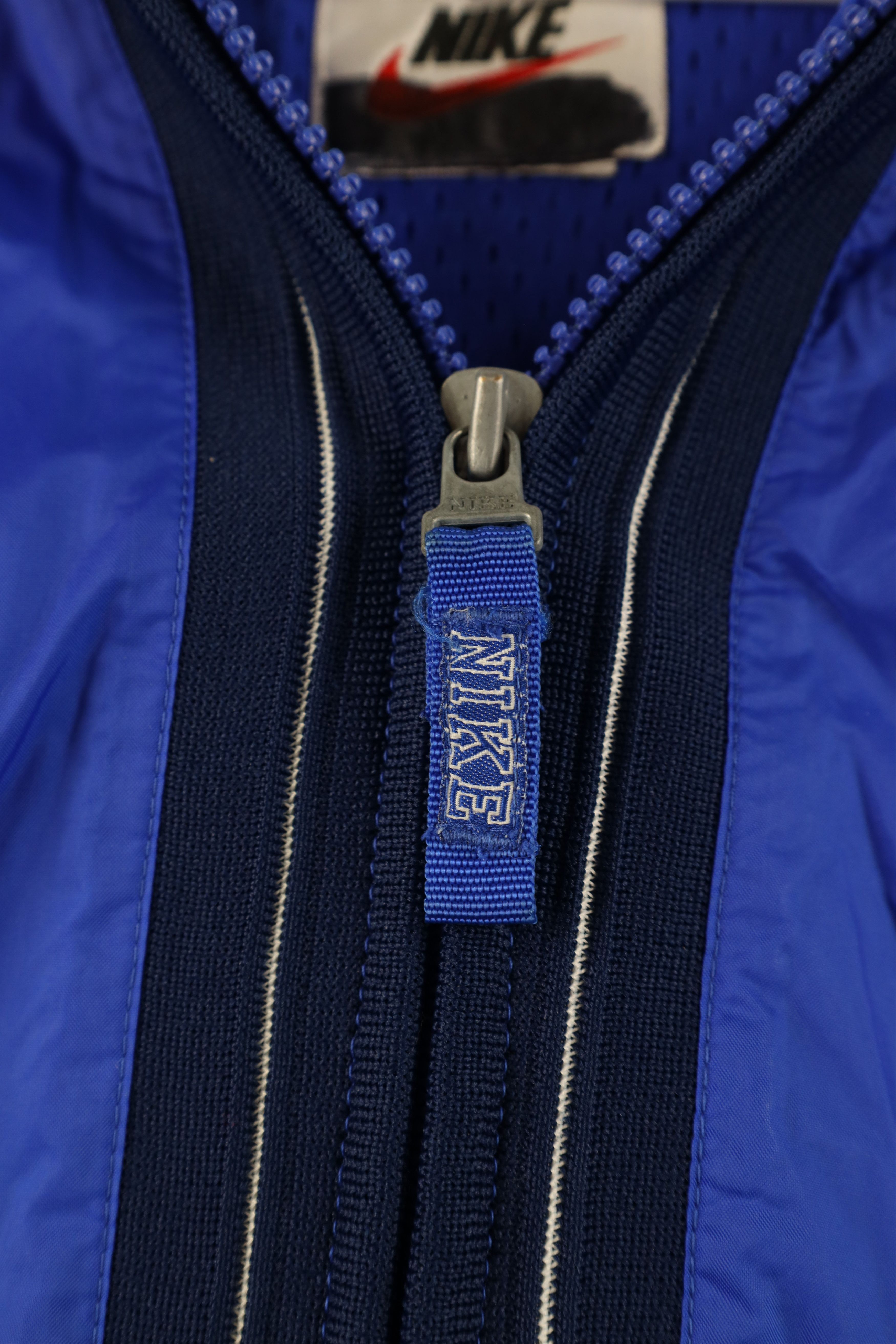 Nike Vintage 90s Nike Swoosh Full Zip Hooded Windbreaker Jacket Size US S / EU 44-46 / 1 - 12 Thumbnail