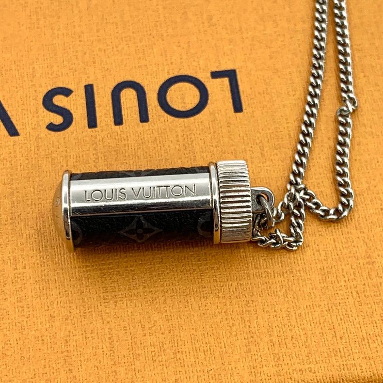 Louis Vuitton Louis Vuitton Silver Reading Perfume Bottle Necklace Size ONE SIZE - 5 Thumbnail