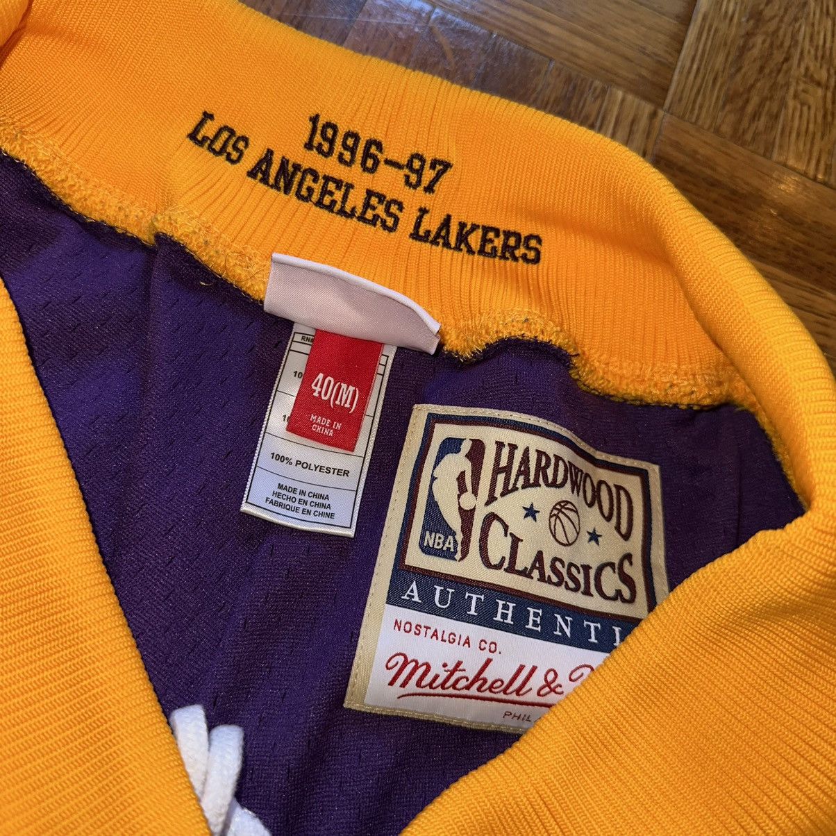 Mitchell & Ness Mitchell & Ness Authentic Los Angeles Lakers 96/97 sz Med 40 Size US 34 / EU 50 - 3 Thumbnail