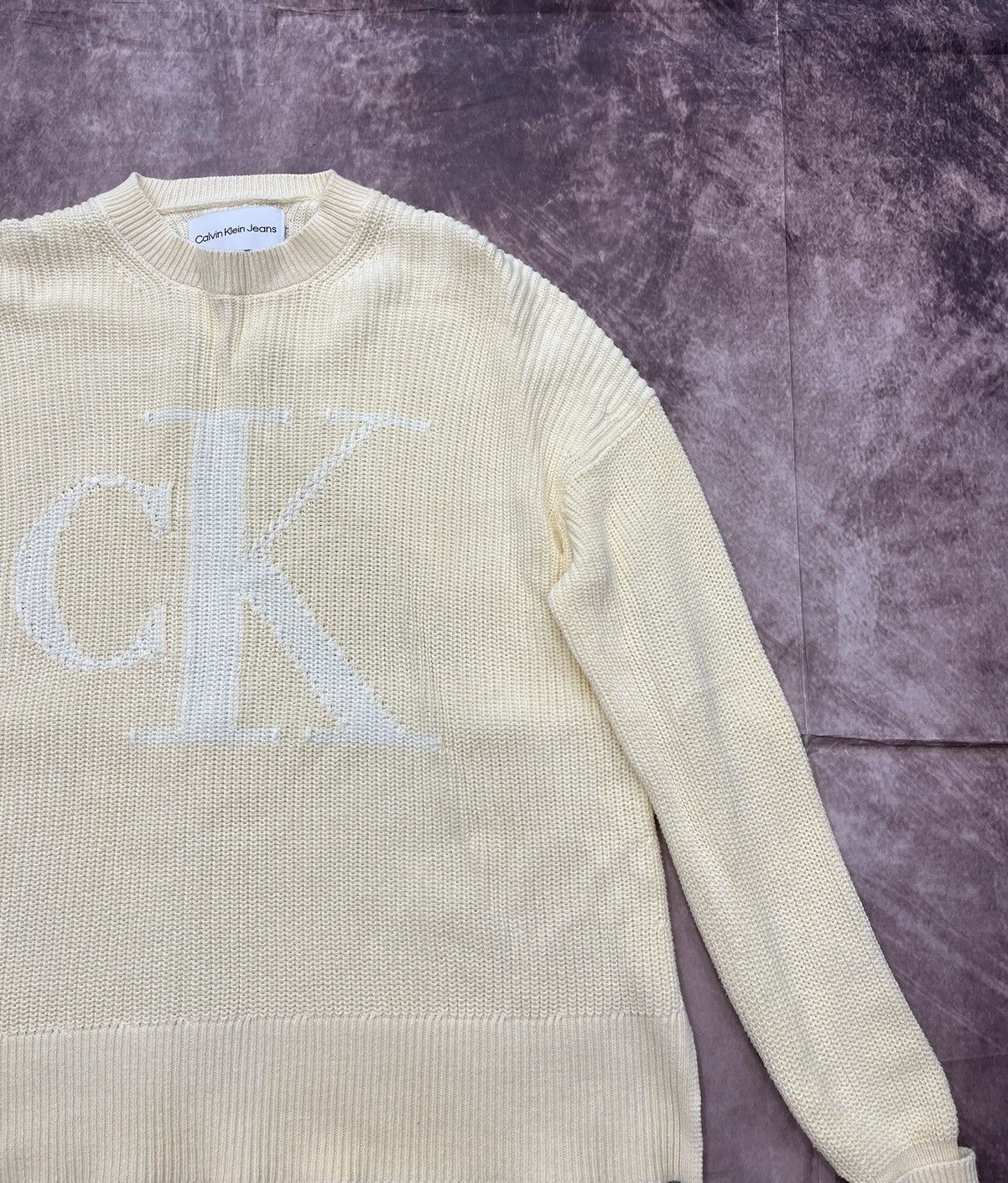 Calvin Klein Calvin Klein Cream Logo Sweater | Size L | Vintage Vibe Size L / US 10 / IT 46 - 2 Thumbnail