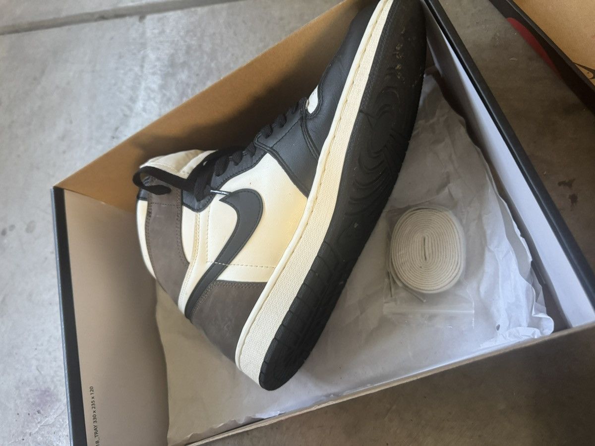 Jordan Brand × Nike Jordan 1 Mocha Size US 10 / EU 43 - 11 Thumbnail