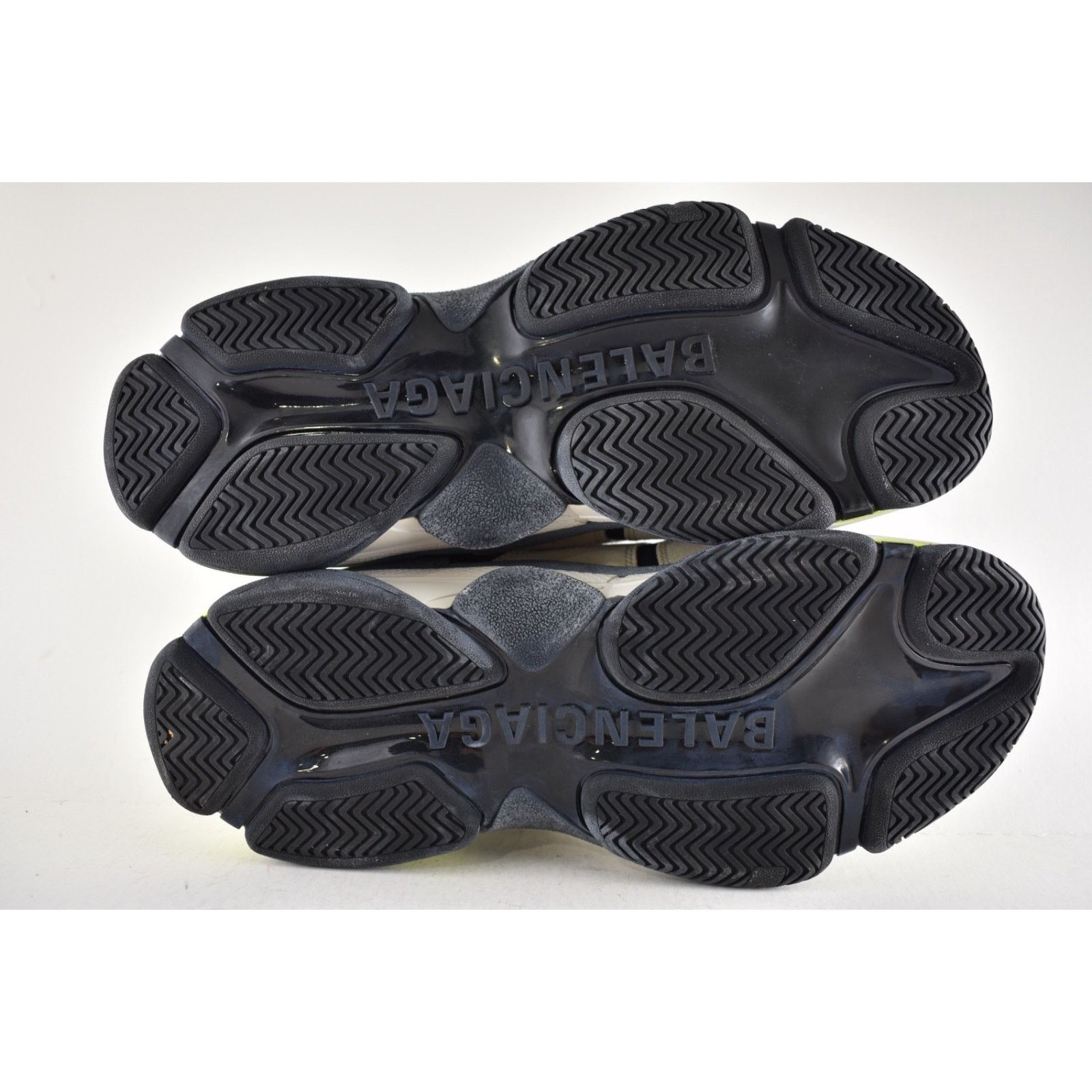 Balenciaga Balenciaga Triple S V2 Black Grey Jaune Sneaker 44 11 Size US 11 / EU 44 - 13 Thumbnail