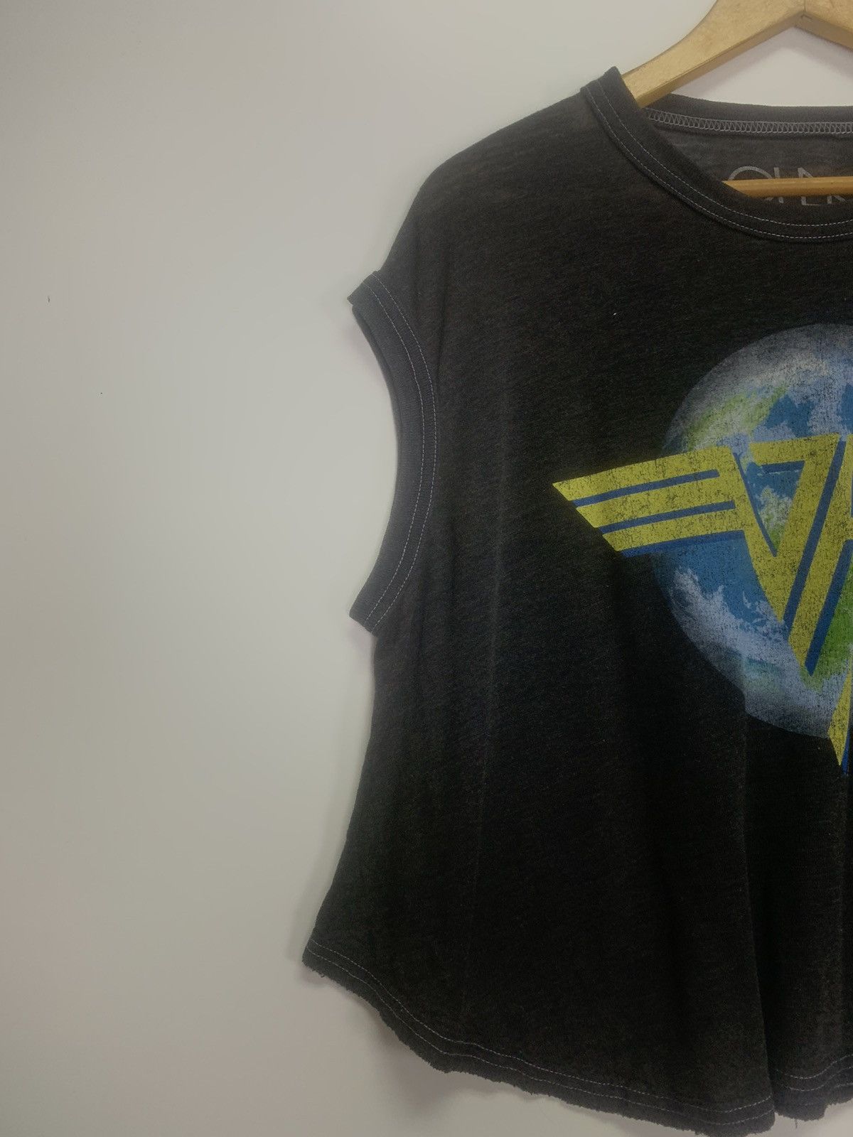 Band Tees × Vintage Vintage Van Hallen band women’s wear Size US M / EU 48-50 / 2 - 6 Thumbnail