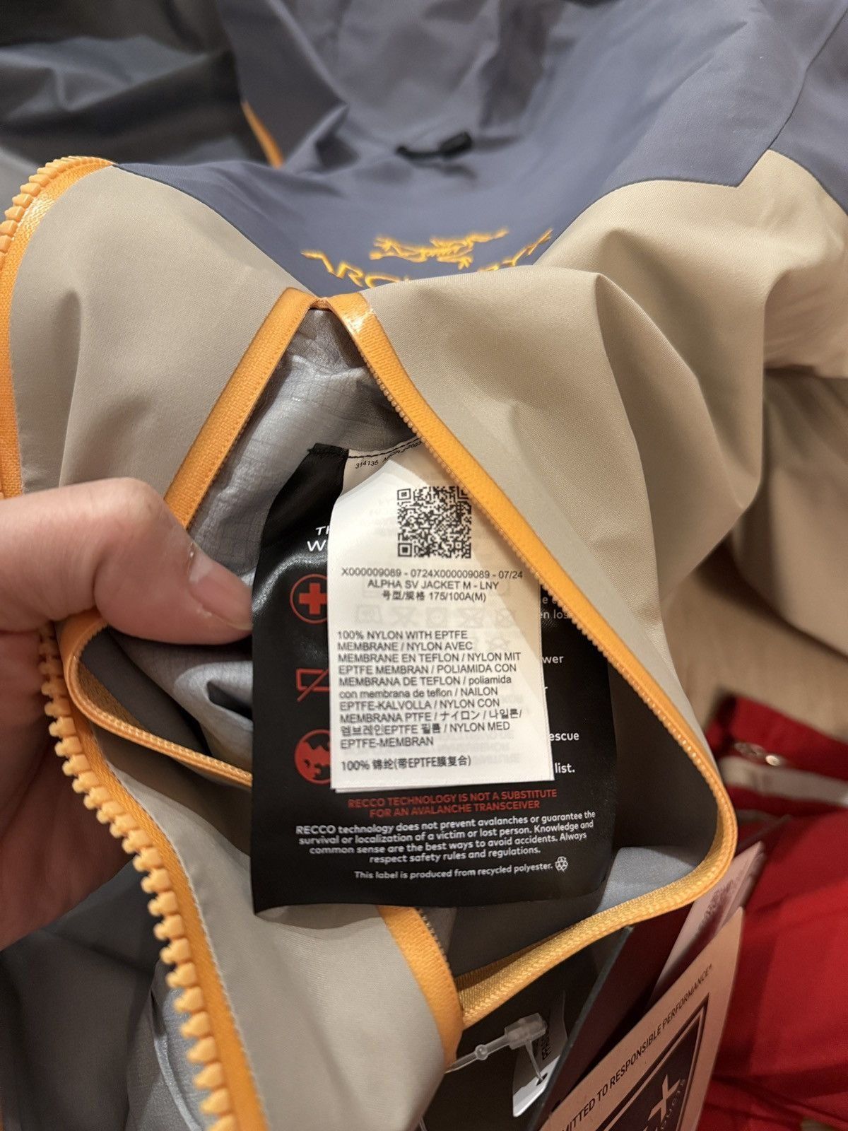 Arc'teryx Arcteryx Alpha SV Jacket LNY 2025 Size US M / EU 48-50 / 2 - 6 Thumbnail