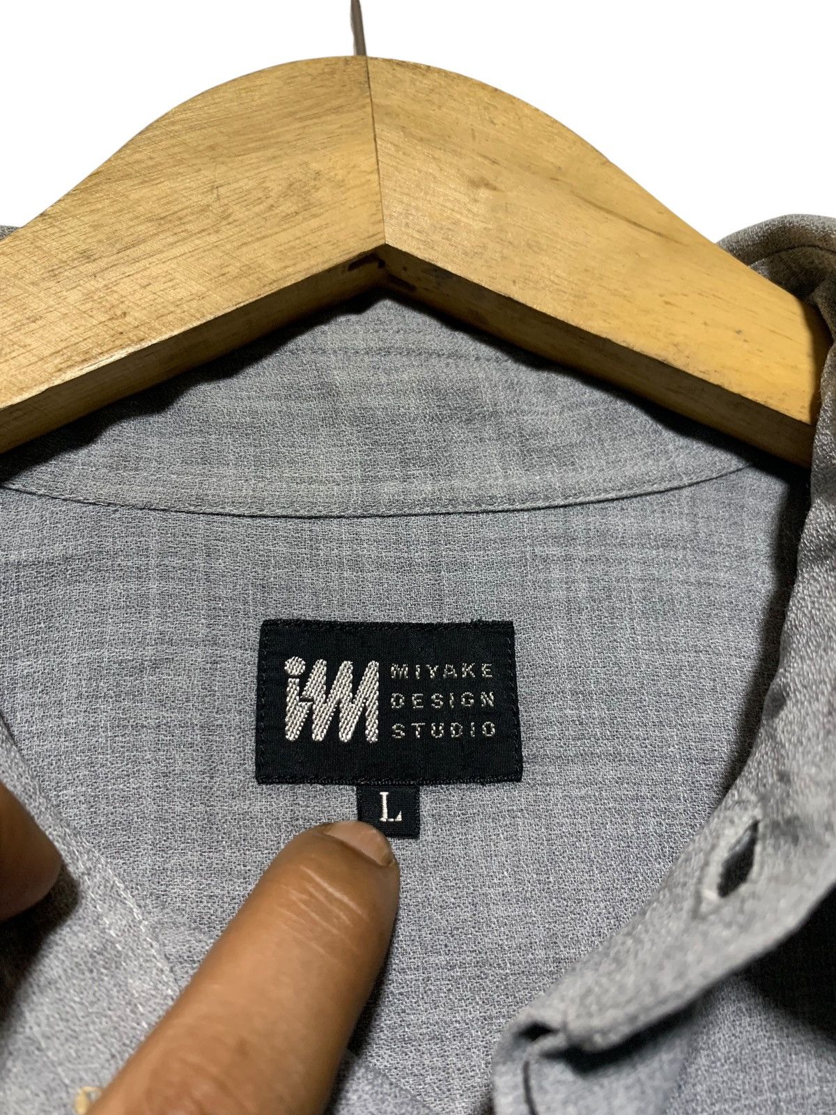 Issey Miyake Issey Miyake hidden button linen shirt Size US XL / EU 56 / 4 - 9 Thumbnail