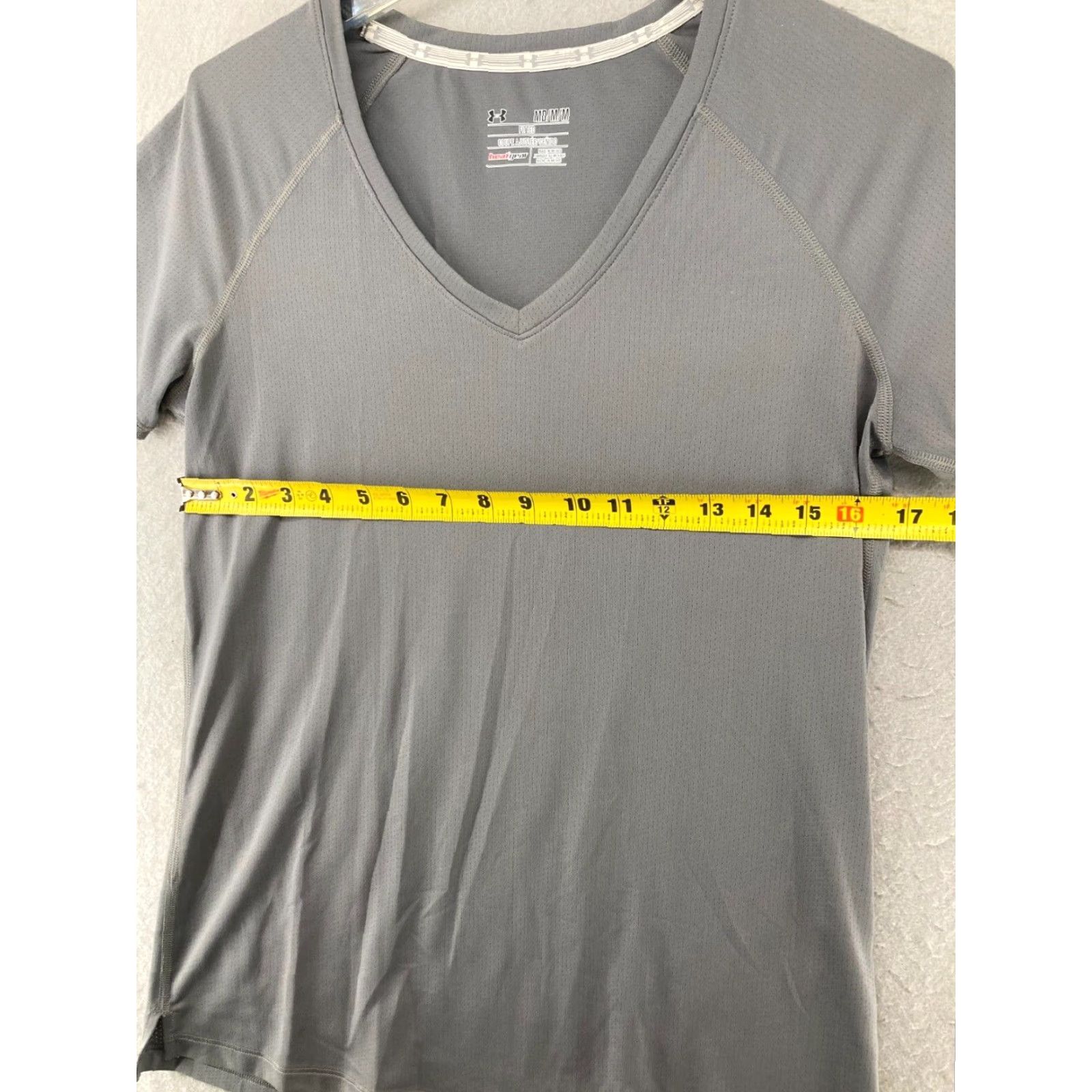 Under Armour Under Armour TShirt Womens Medium Gray HearGear Athletic V-Neck Short Sleeve Breathable Lightweight Moisture Wicking Size M / US 6-8 / IT 42-44 - 2 Thumbnail