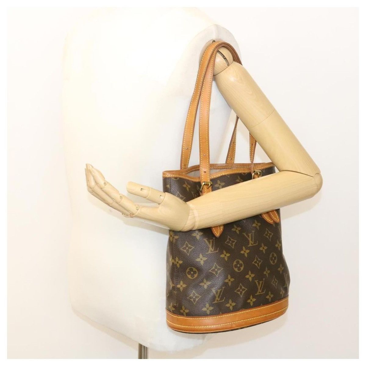 Louis Vuitton Authentic LOUIS VUITTON Bucket Bag Size ONE SIZE - 12 Thumbnail