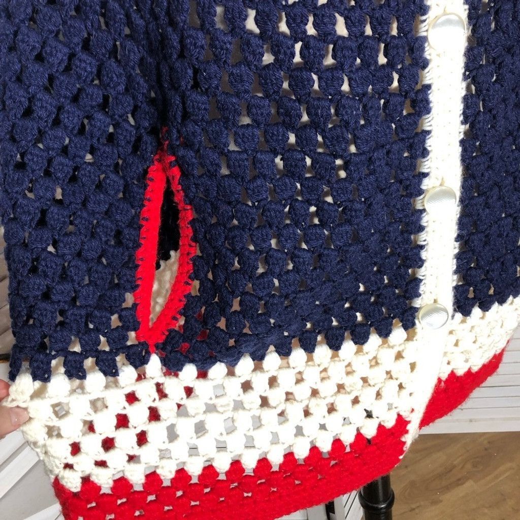Vintage 90s grandma' crocheted poncho wrap cape wool red white XL Size L / US 10 / IT 46 - 8 Thumbnail