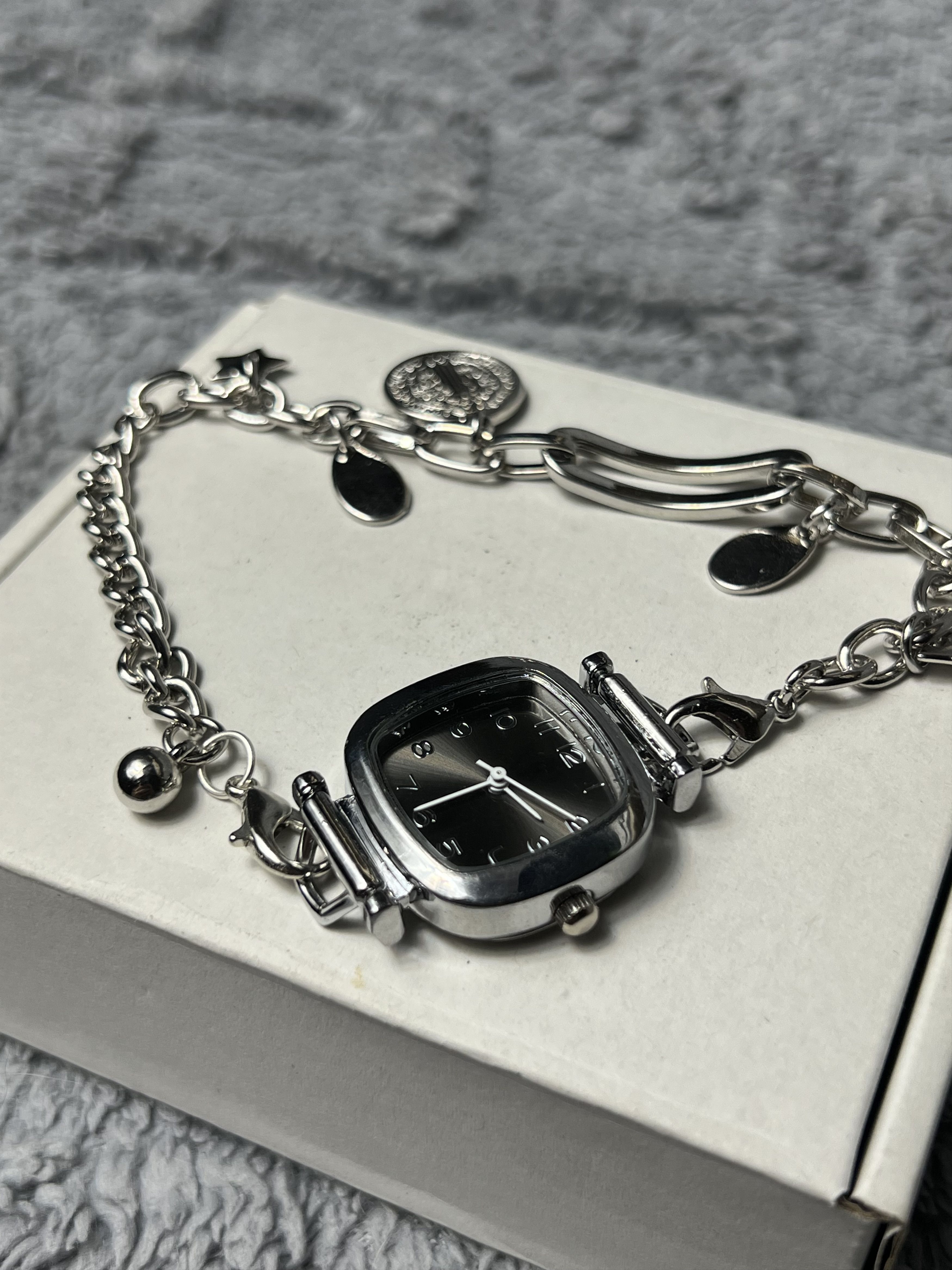 Vintage Glamour Minimalistic Japanese Style Bracelet Watch Y2k Size ONE SIZE - 9 Thumbnail