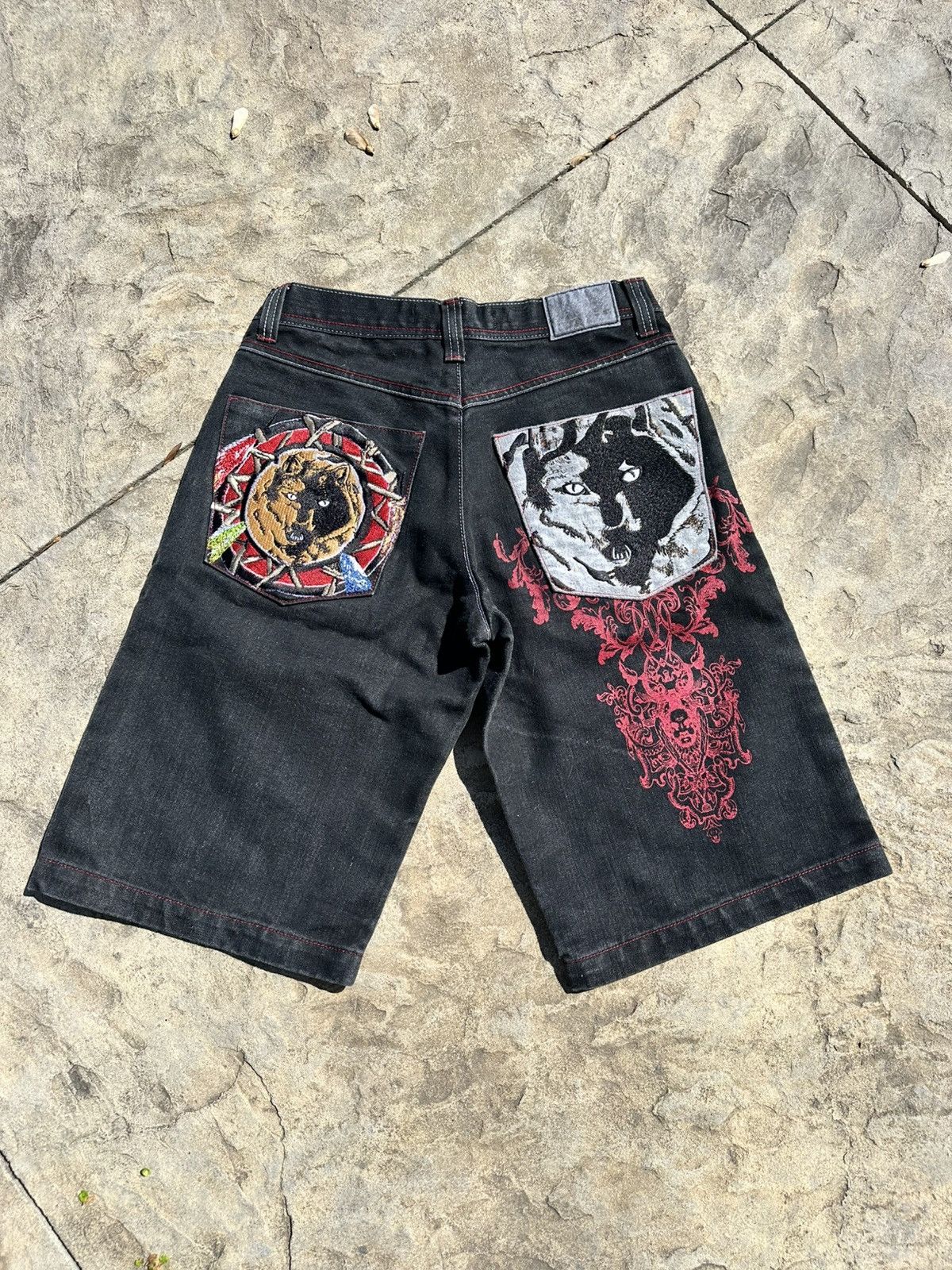 JNCO Y2K embroidered wolves baggy long shorts black red skater Size US 32 / EU 48 - 1 Thumbnail