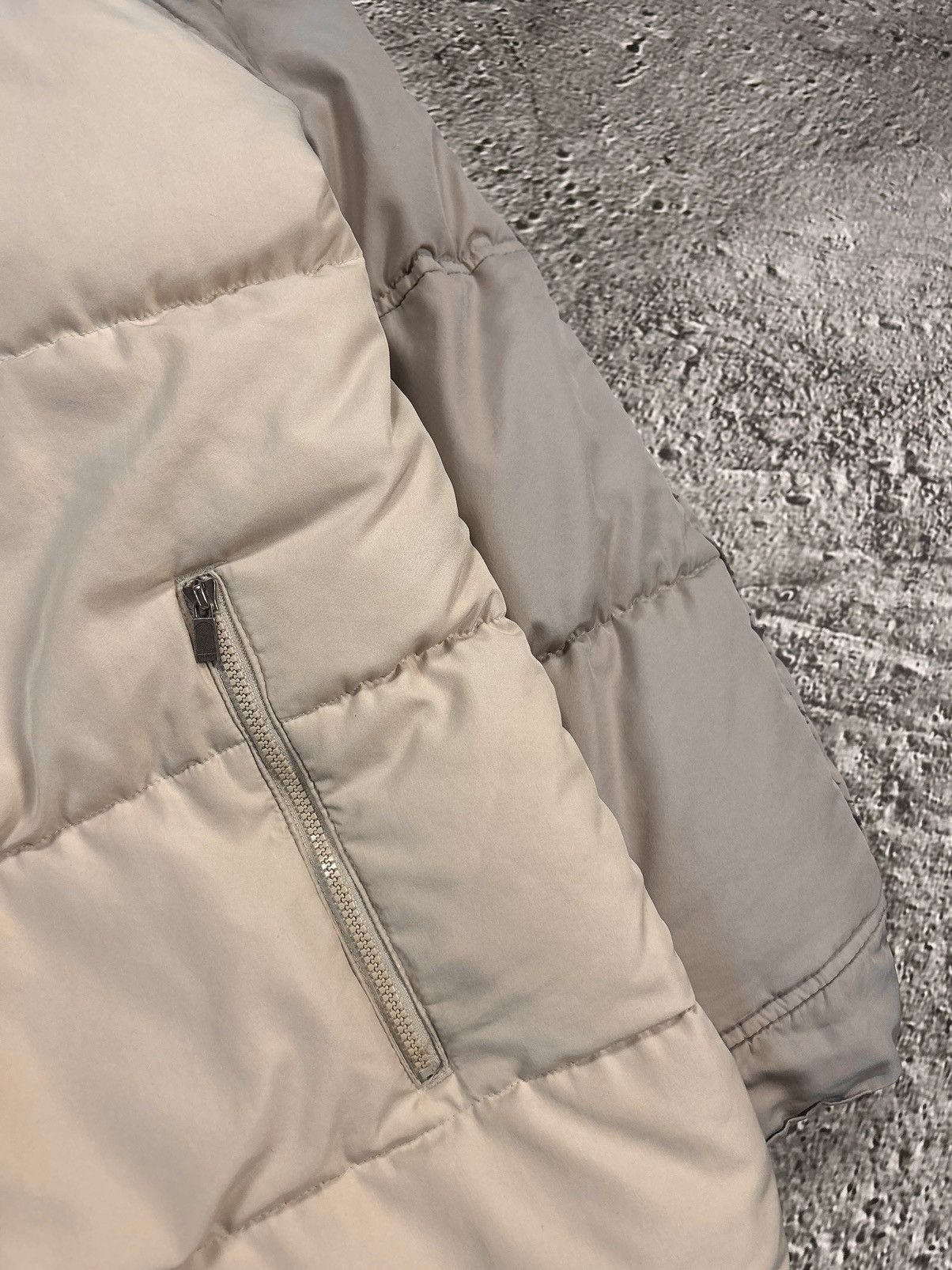 Nike × Vintage Nike puffer jacket vintage beige small logo 2000s Size US XL / EU 56 / 4 - 4 Thumbnail
