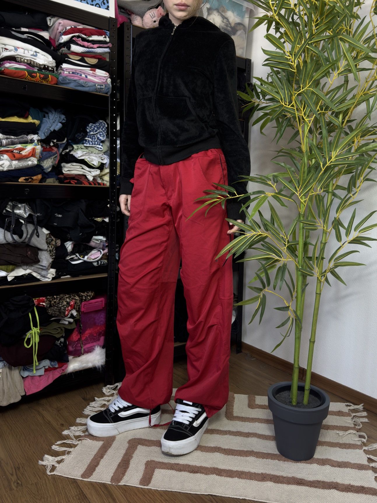 Nike VINTAGE NIKE RED NYLON DRAWSTRING PANTS Size 32" / US 10 / IT 46 - 1 Thumbnail