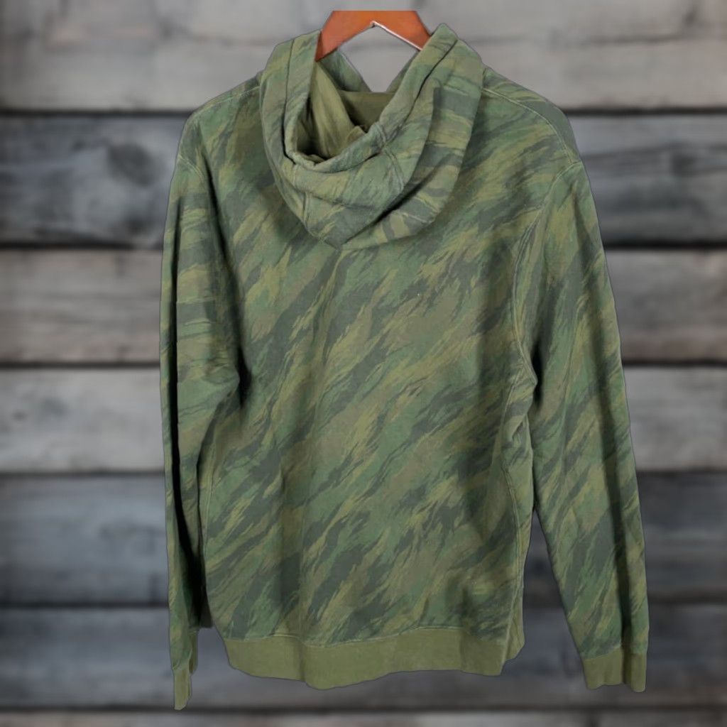 Nike Nike Club Fleece Hoodie Men's Large Green Camouflage Sweatshirt Pullover Sweatshirt Camouflage Logo Pockets Heavyweight Retro Fall Winter Size US L / EU 52-54 / 3 - 1 Thumbnail