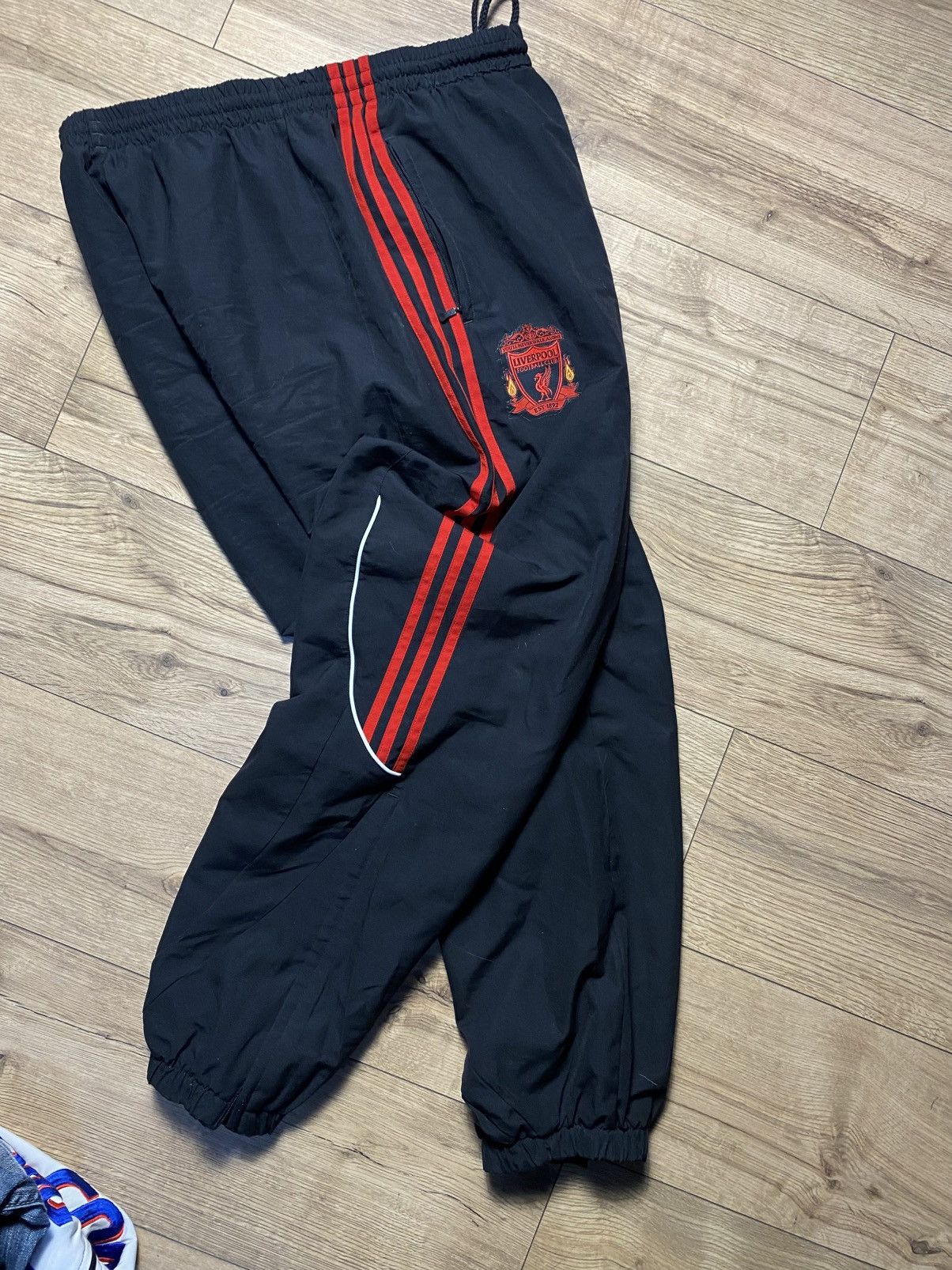 Adidas Vintage Liverpool FC Adidas Football Sweatpants sz L Size US 34 / EU 50 - 5 Thumbnail