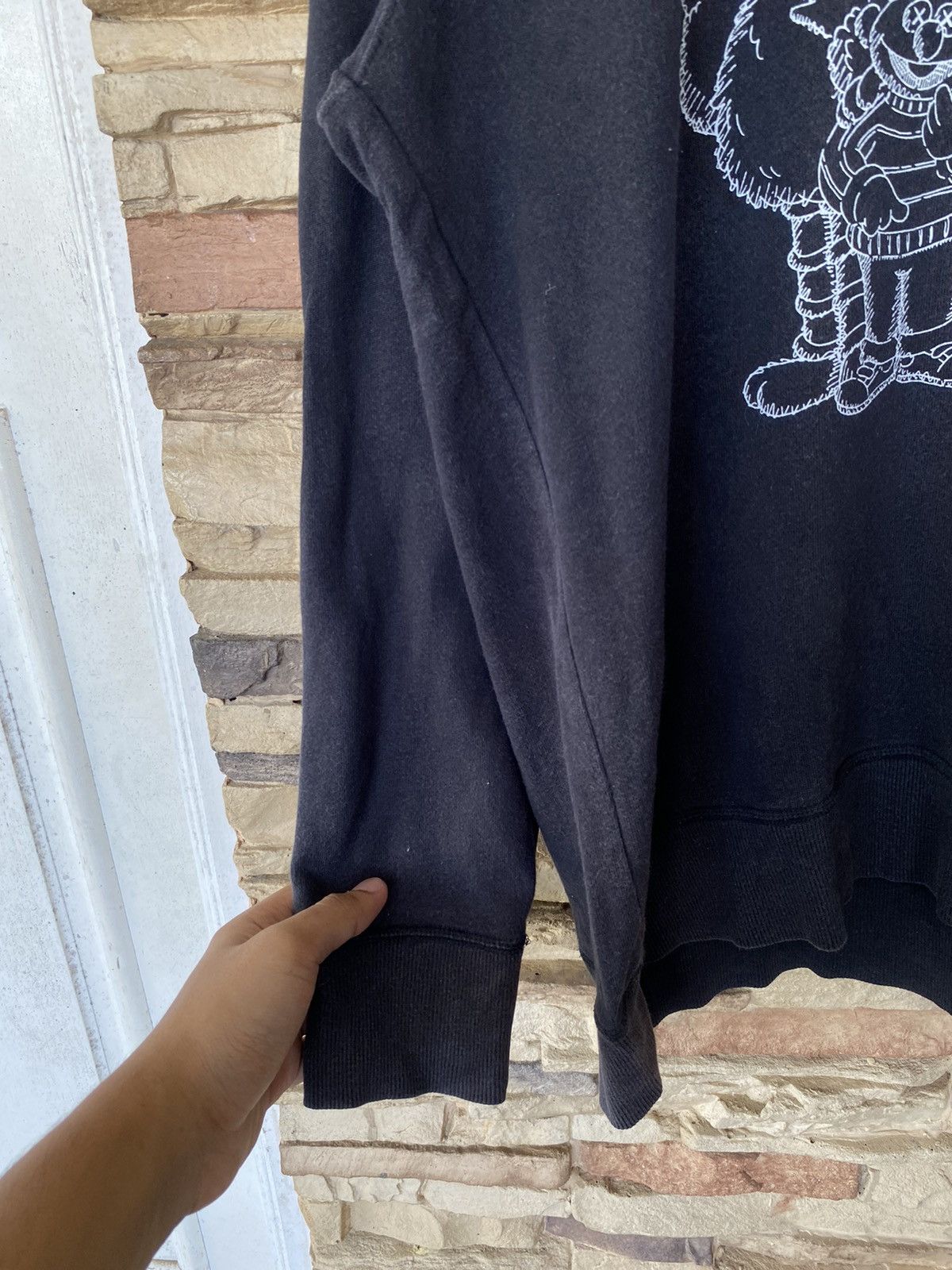 Kaws Rare Faded Kaws Uniqlo Hoodie Distressed Size US XL / EU 56 / 4 - 2 Thumbnail