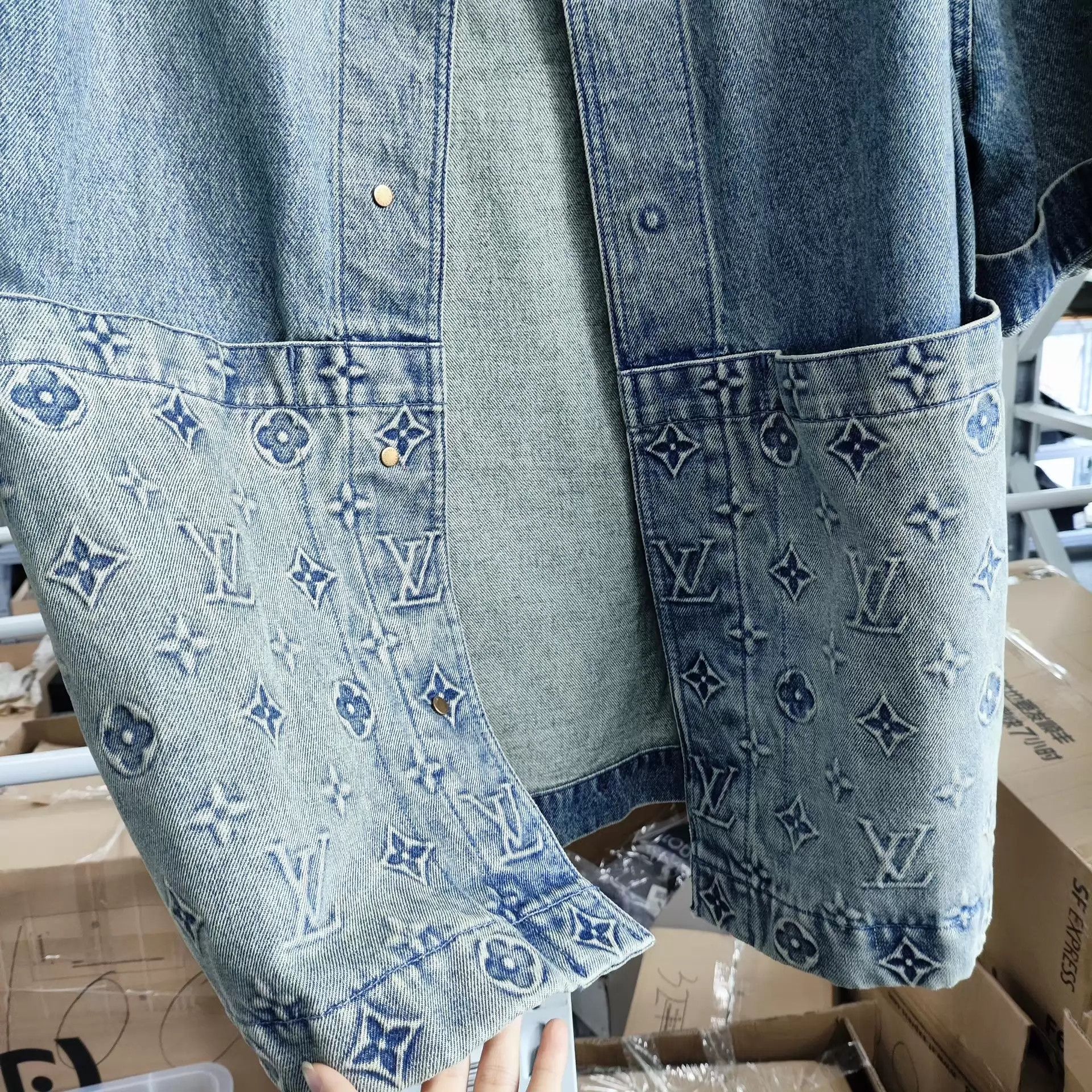 Louis Vuitton LV denim printed short sleeve T-Shirt S Blue Size US S / EU 44-46 / 1 - 3 Thumbnail