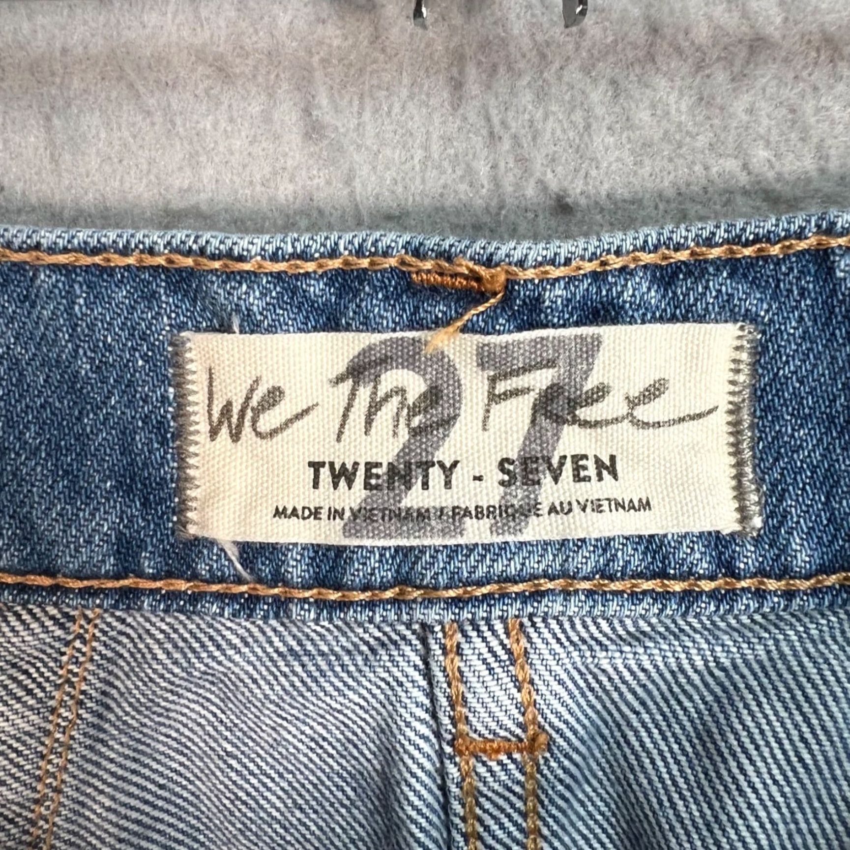 Vintage We The Free Womens Size 27 Denim Mini Skirt Frayed Hem Size 27" / US 4 / IT 40 - 3 Thumbnail