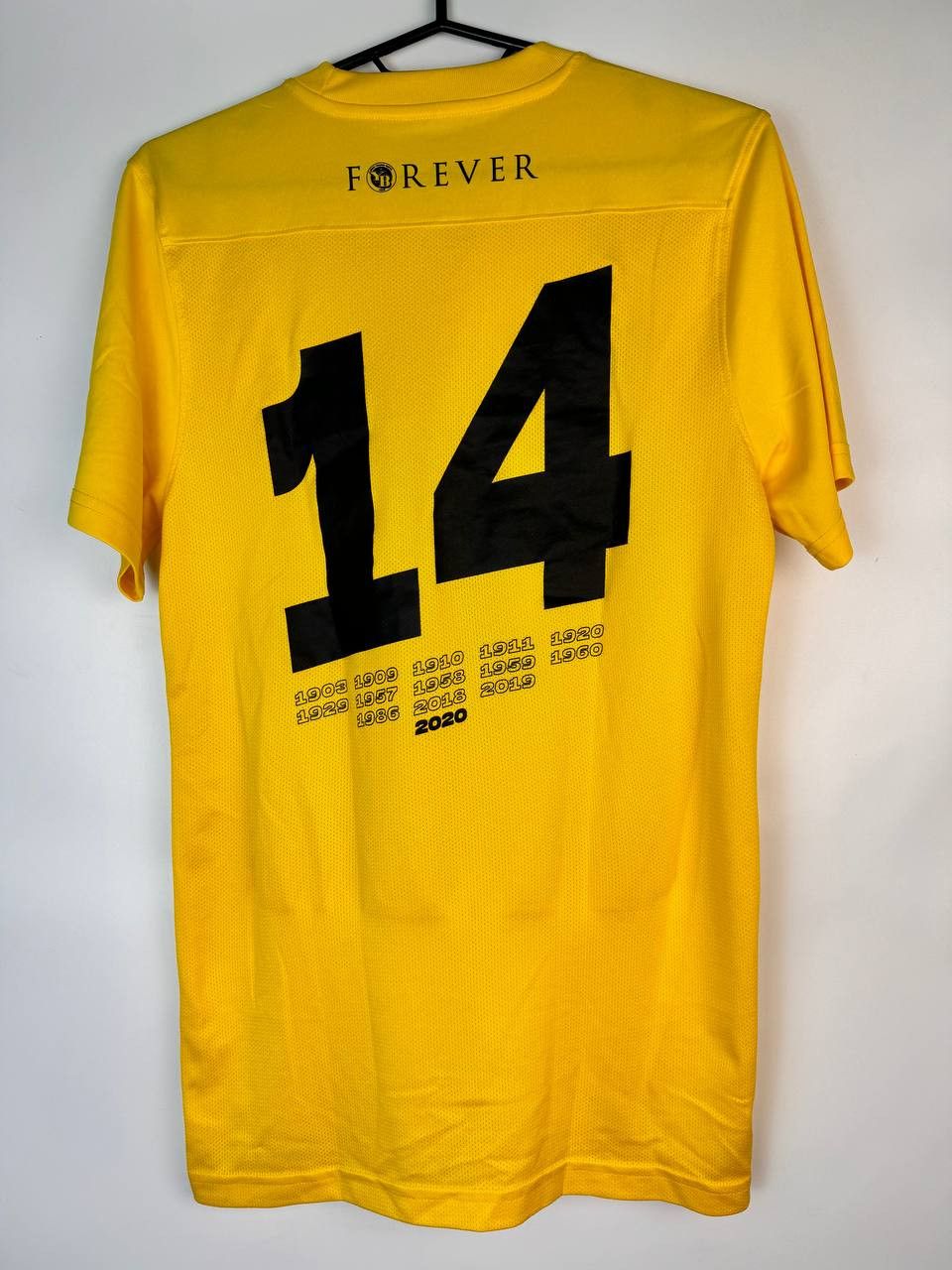 Nike YOUNG BOYS SCHWEIZER MEISTER 2020 HOME FOOTBALL SHIRT JERSEY Size US S / EU 44-46 / 1 - 2 Thumbnail