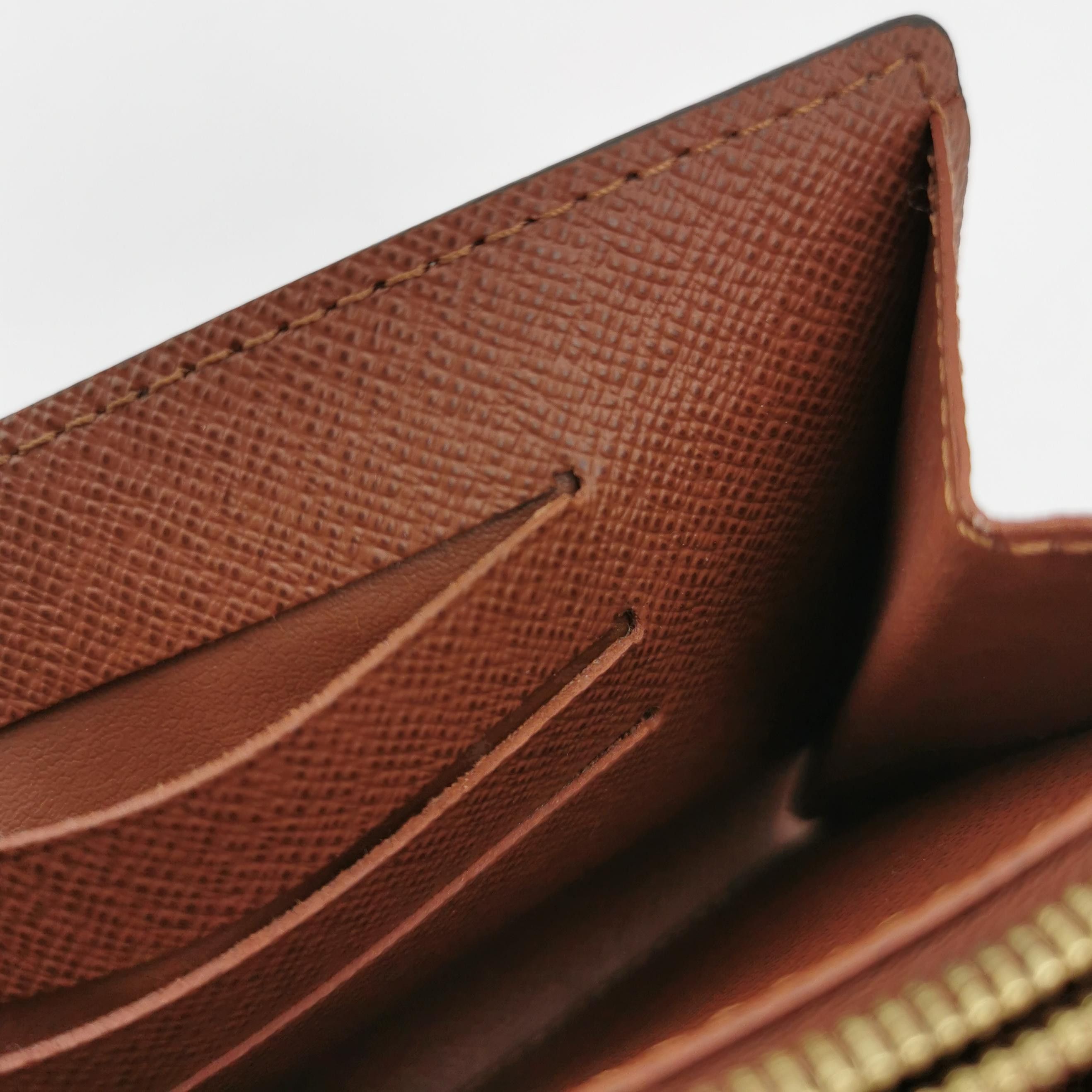 Louis Vuitton Louis Vuitton (LV) Cowhide Monogram Wallet -y2506 Size ONE SIZE - 7 Thumbnail