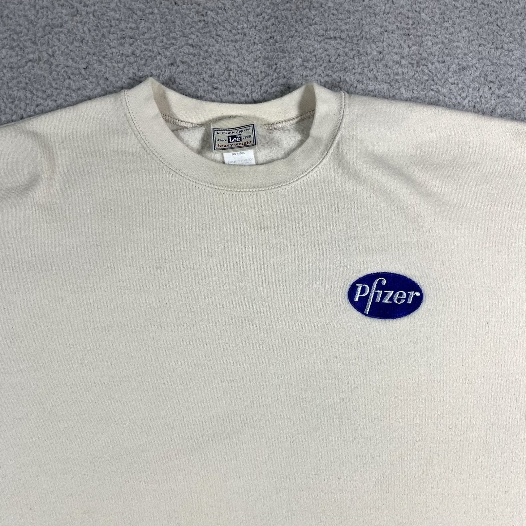 Lee VINTAGE Pfizer Sweatshirt Mens XL Cream Pullover Crewneck Logo Embroidered 80s 90s Retro USA Winter Fall Spring Baggy Regular Mens Size US XL / EU 56 / 4 - 6 Thumbnail
