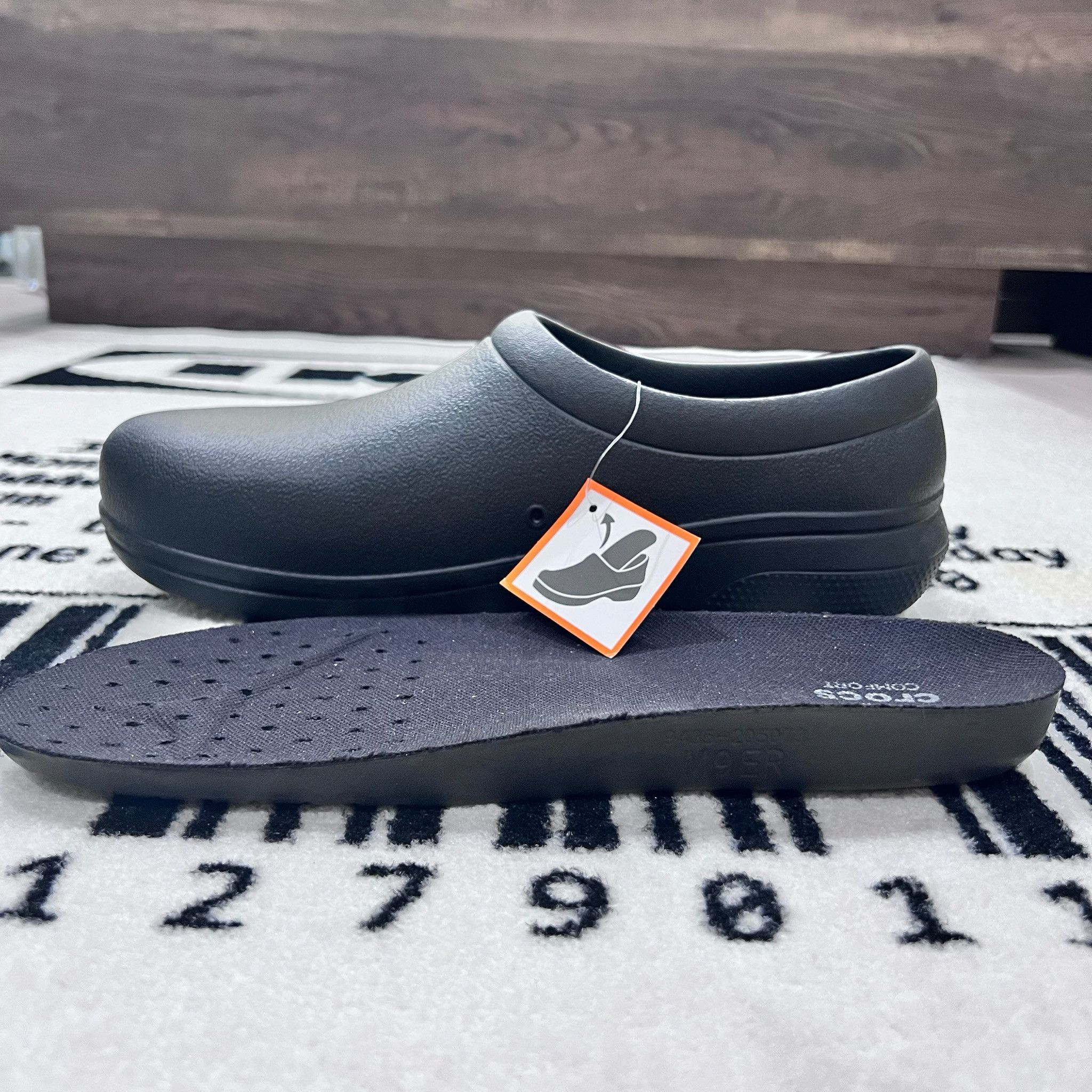 Crocs Crocs On The Clock Work Slip-On Dual Comfort Anti Slip Clog Size US 9 / EU 42 - 11 Thumbnail