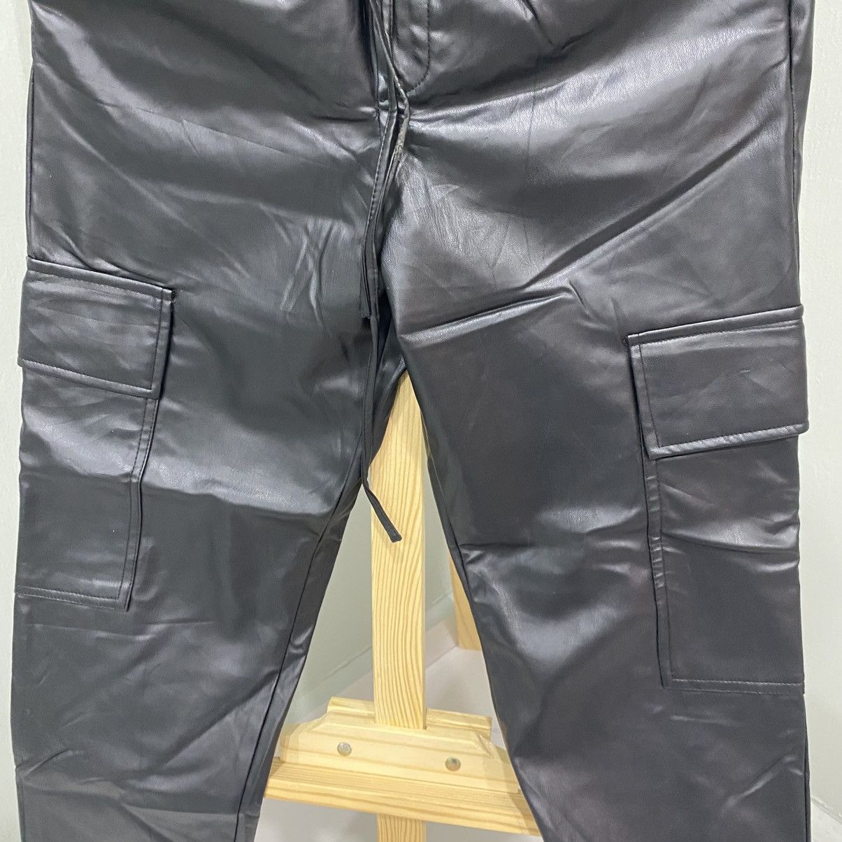 Zara Zara Faux Leather Cargo Crop Leg Pants Size US 28 / EU 44 - 4 Thumbnail