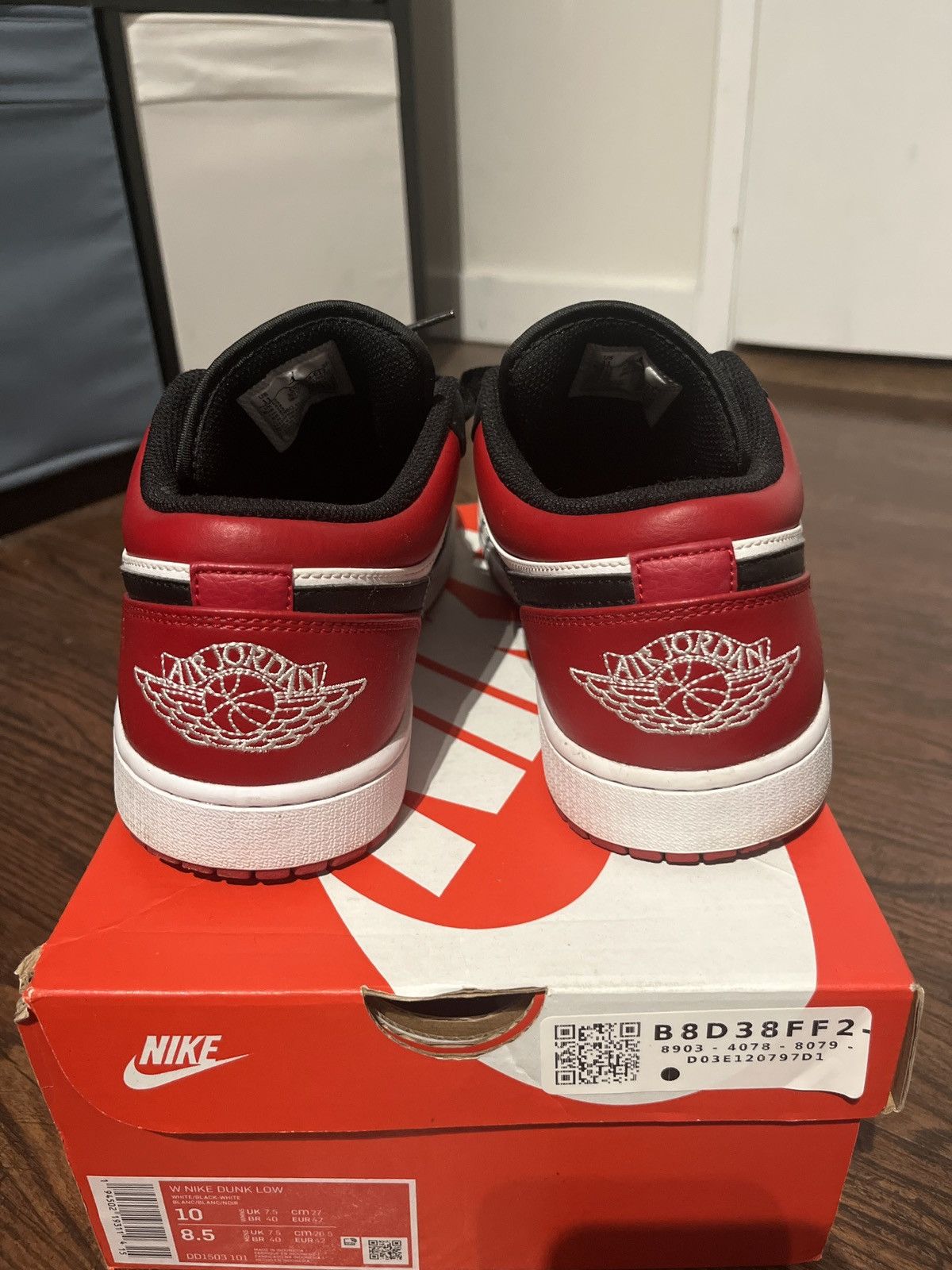 Jordan Brand × Nike Jordan 1 Low Bred Size US 11 / EU 44 - 4 Thumbnail