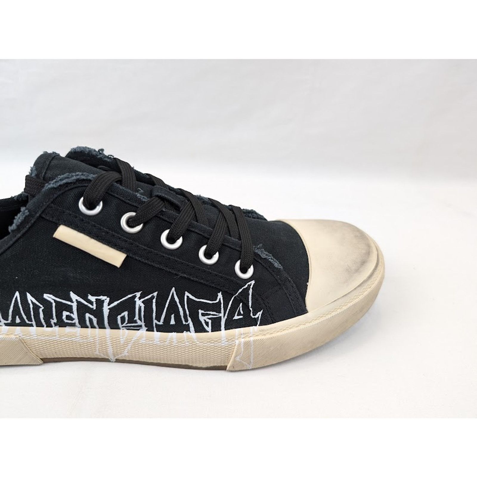 Balenciaga o1rshd1 Q:3 / Paris Low-Top Sneakers in Black/White Size US 11 / EU 44 - 3 Thumbnail