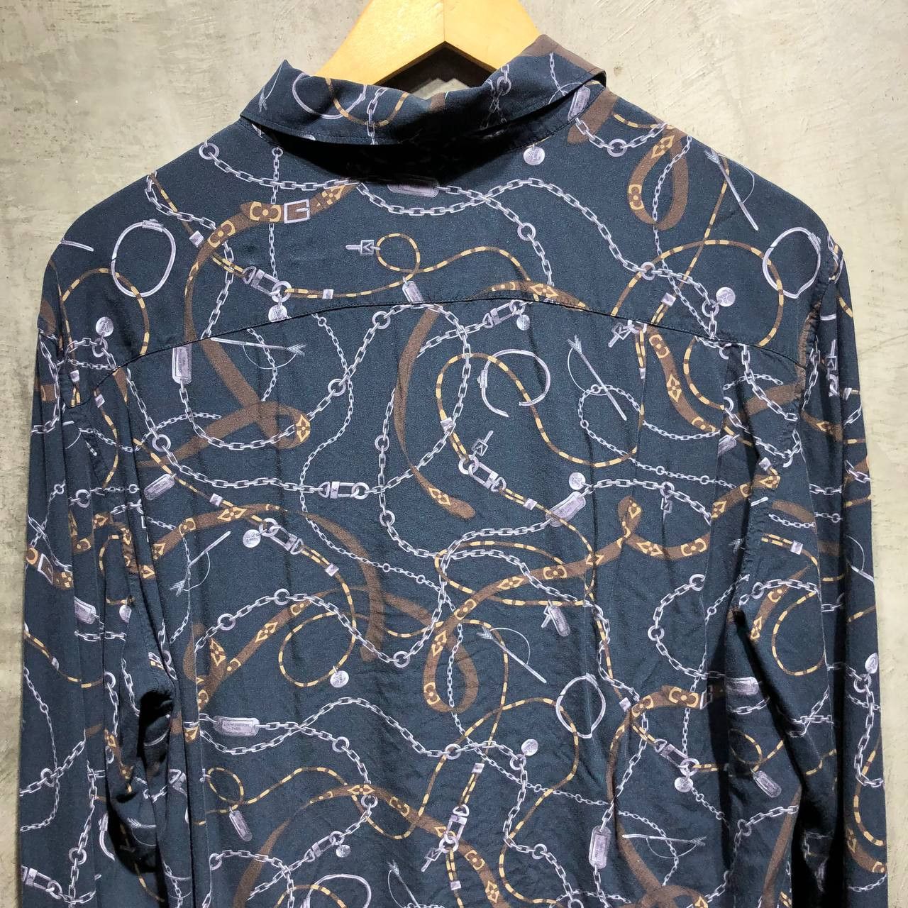 Louis Vuitton Louis Vuitton Chain Silk Button Down L/S Size US L / EU 52-54 / 3 - 9 Thumbnail