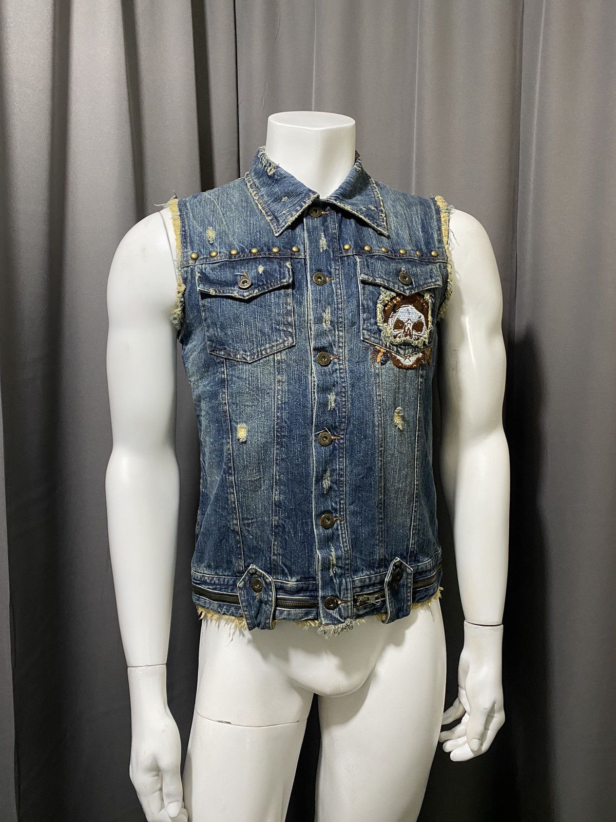 In The Attic × Japanese Brand Punk Indigo Denim Distressed Embroidered Vest Size US M / EU 48-50 / 2 - 3 Thumbnail