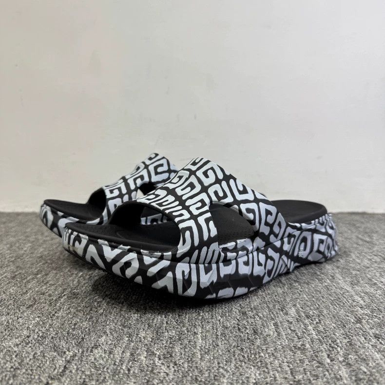 Givenchy Full print logo slippers