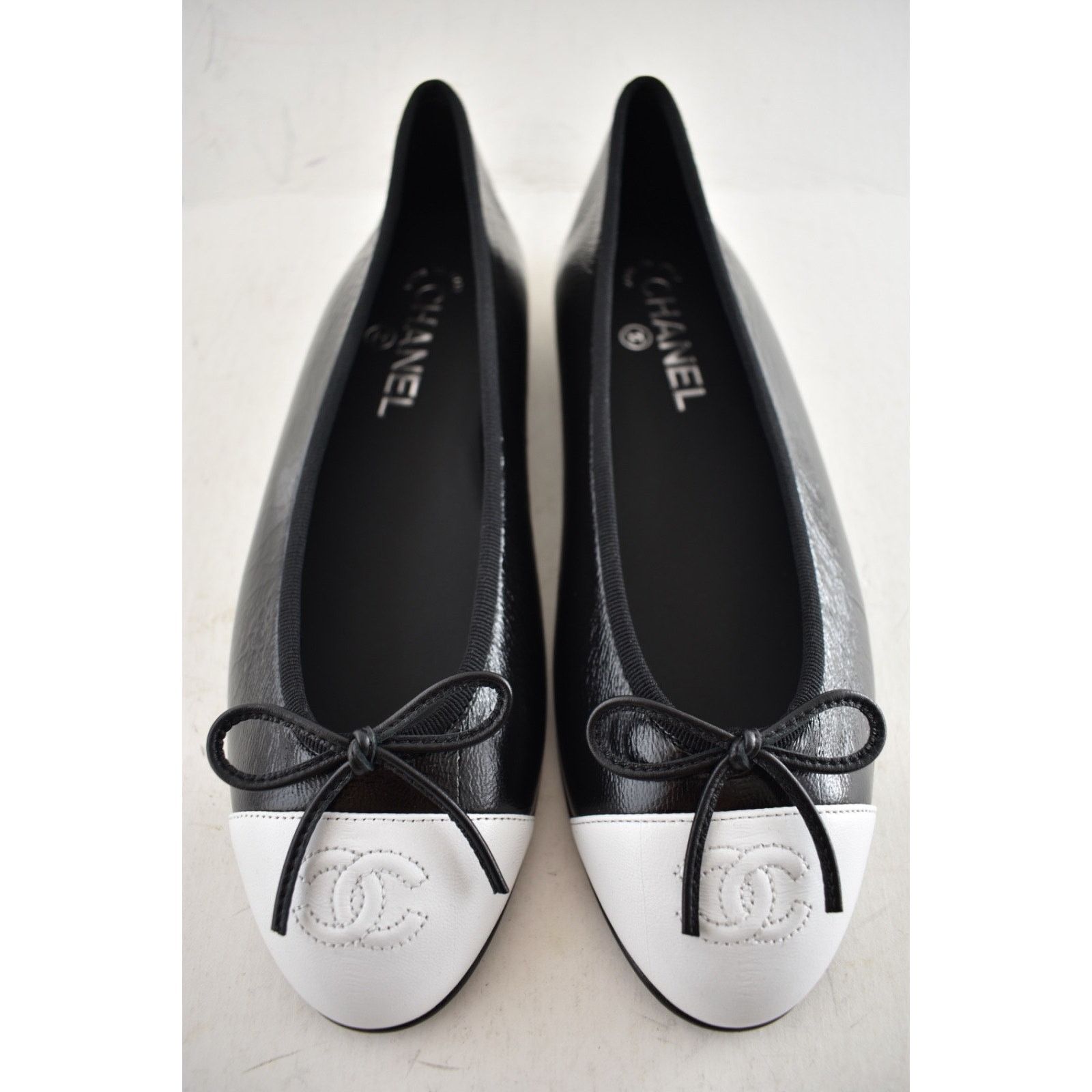 Chanel Chanel 26S Black White Lambskin CC Bow Ballet Flat 40 Size US 10 / IT 40 - 9 Thumbnail