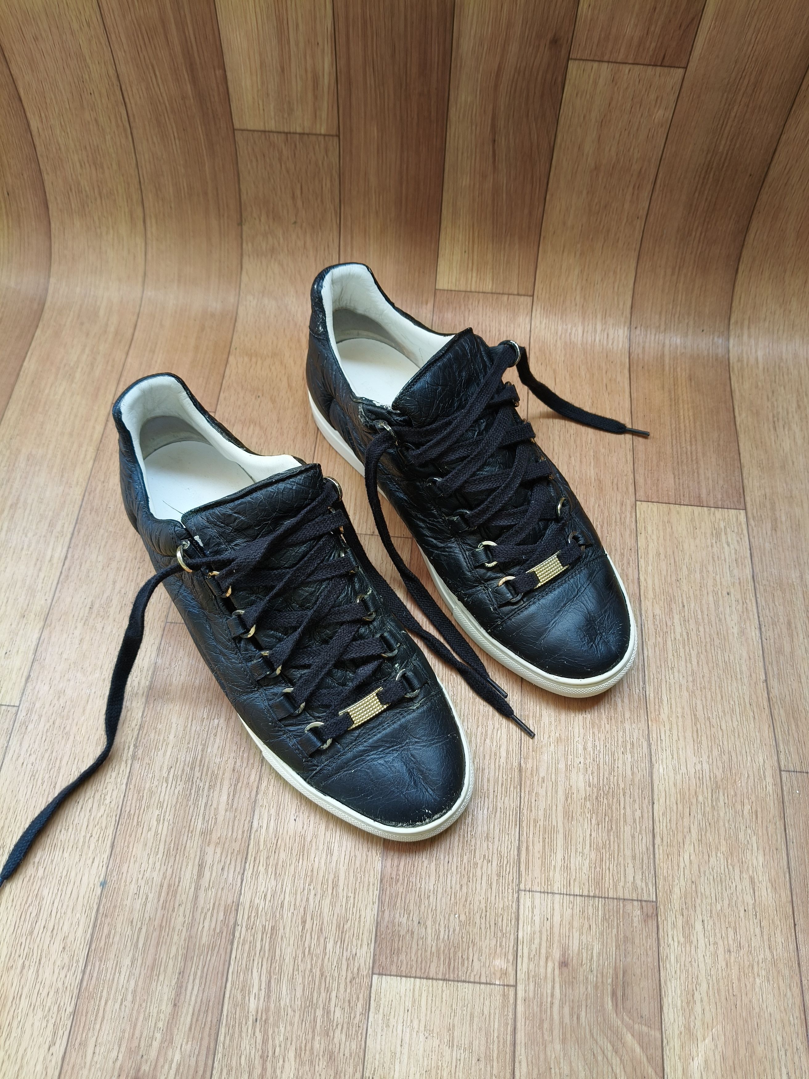 Balenciaga BALENCIAGA ARENA CRACKED EFFECT LOW TOP SNEAKERS Size US 7.5 / EU 40-41 - 14 Thumbnail