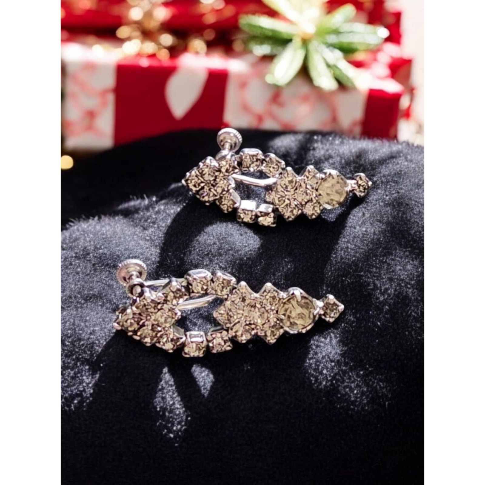 Other Vntg Clear Rhinestone Screw Back Dangle Chandelier Earrings Size ONE SIZE - 1 Thumbnail