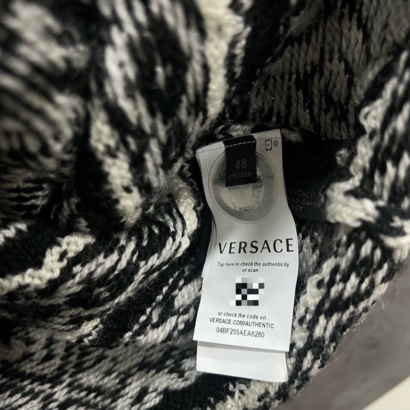 Versace Versace black & white knit cardigan size 48 new Size US M / EU 48-50 / 2 - 5 Thumbnail