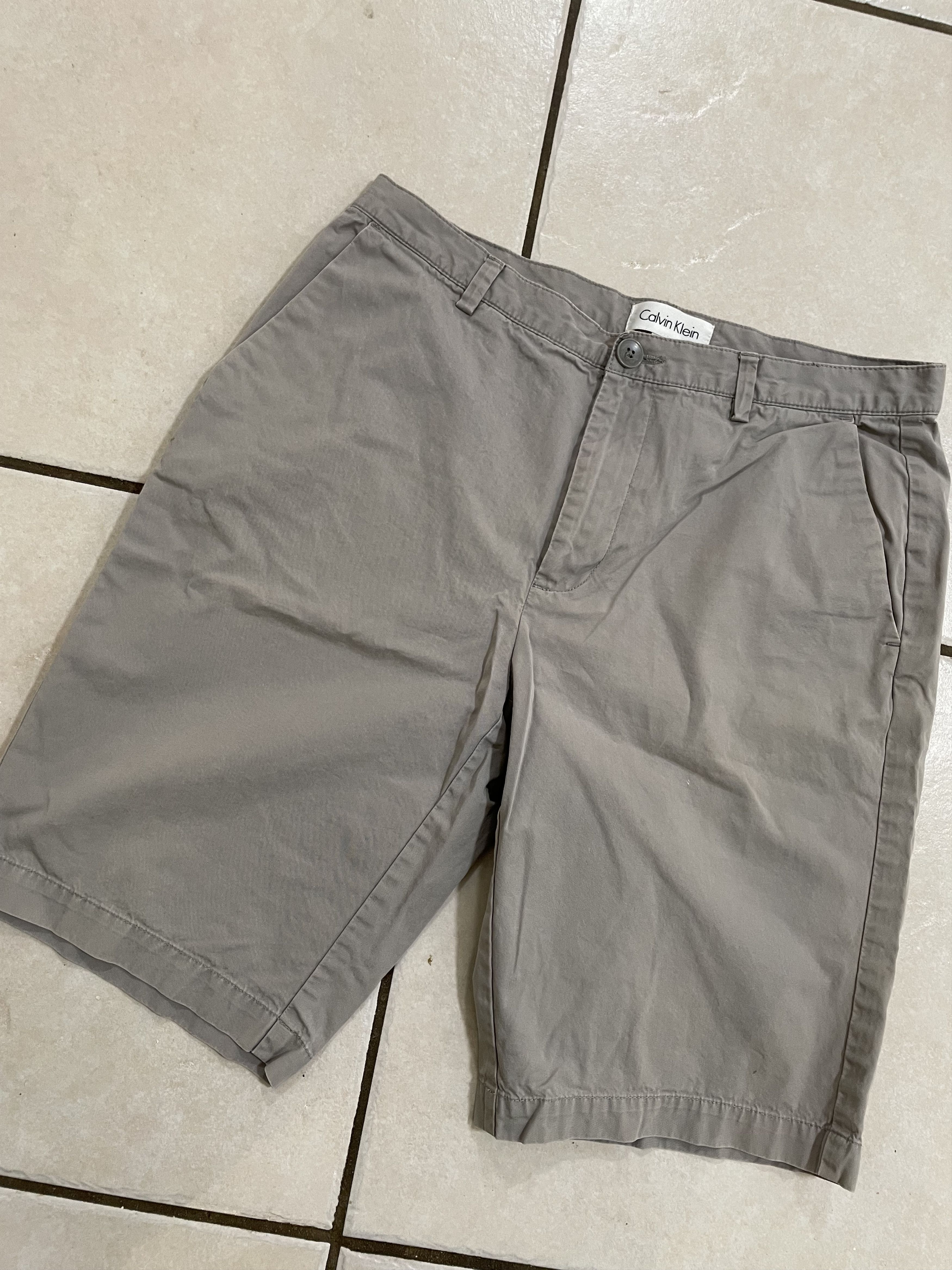 Calvin Klein Calvin Klein gray shorts size 30 Size US 30 / EU 46 - 1 Thumbnail