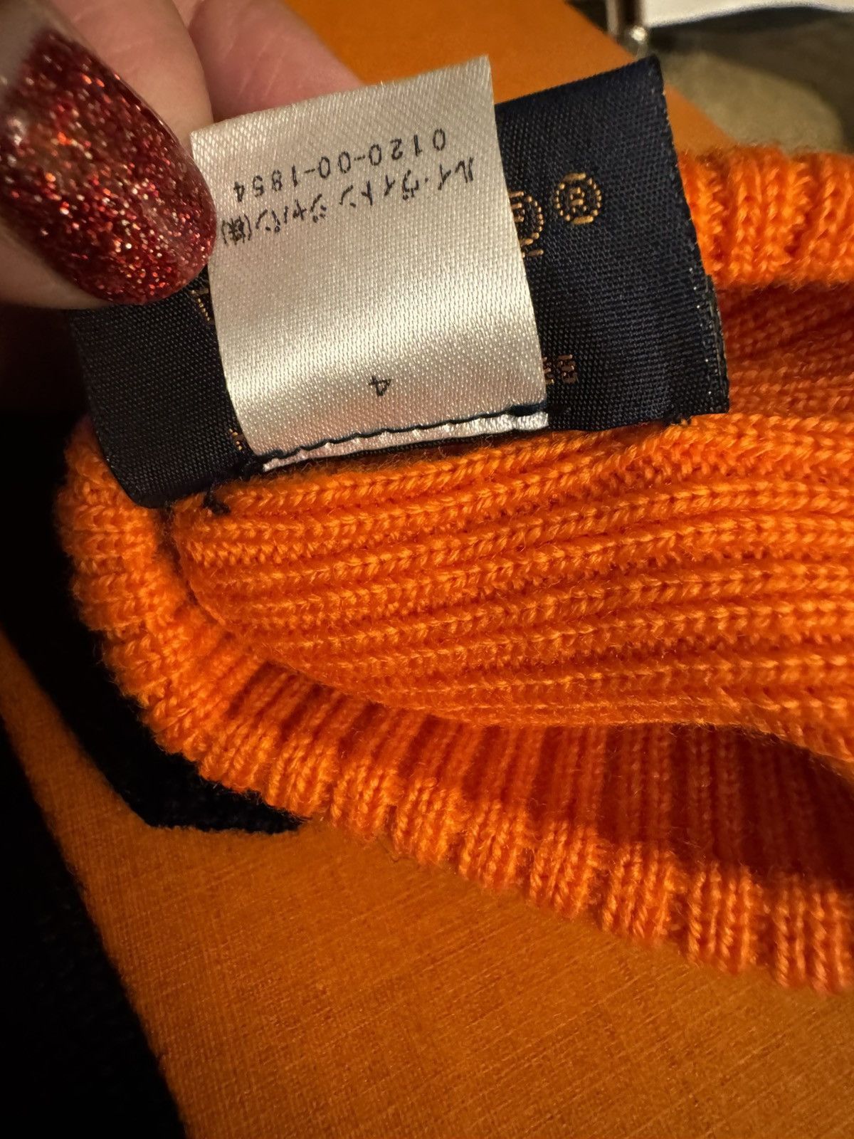 Louis Vuitton Louis Vuitton Gon Louis Marine Large Navy & Orange Gloves Size ONE SIZE - 9 Thumbnail