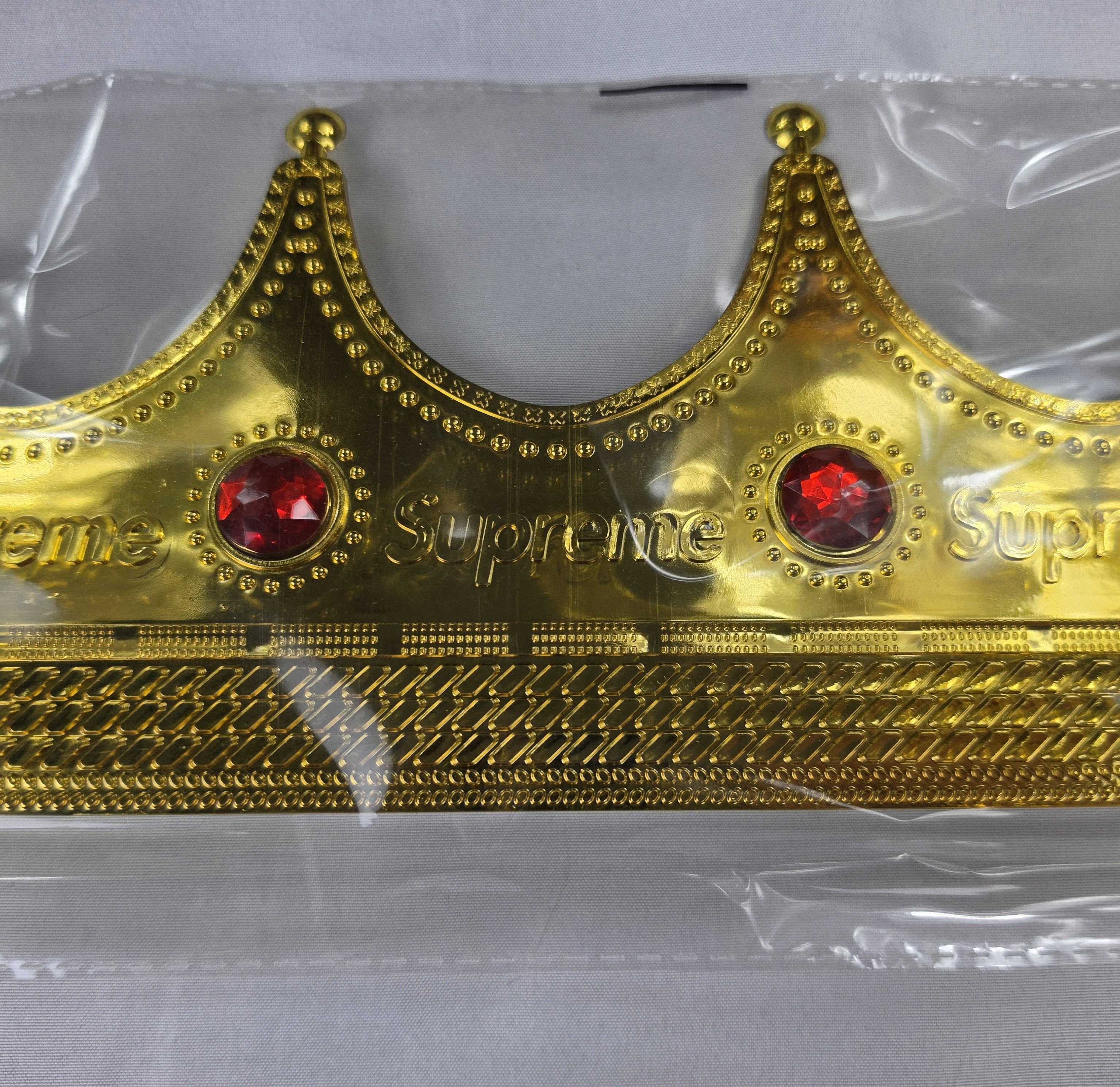 Supreme Supreme Gold Crown Free Gift SS26 Red Jewels BRAND NEW Size ONE SIZE - 4 Thumbnail