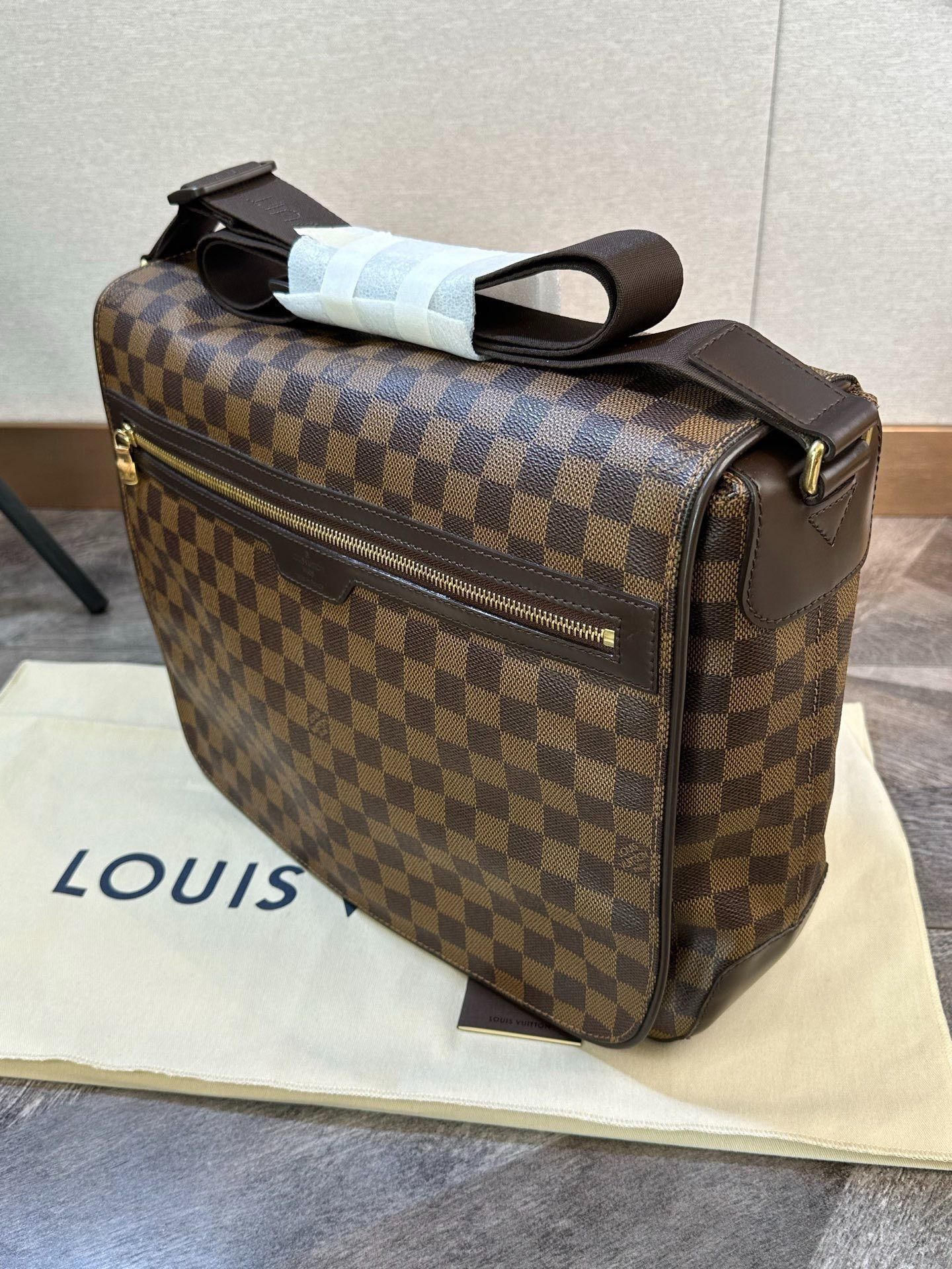 Louis Vuitton LV Brown Damier Messenger Bag Size ONE SIZE - 1 Thumbnail