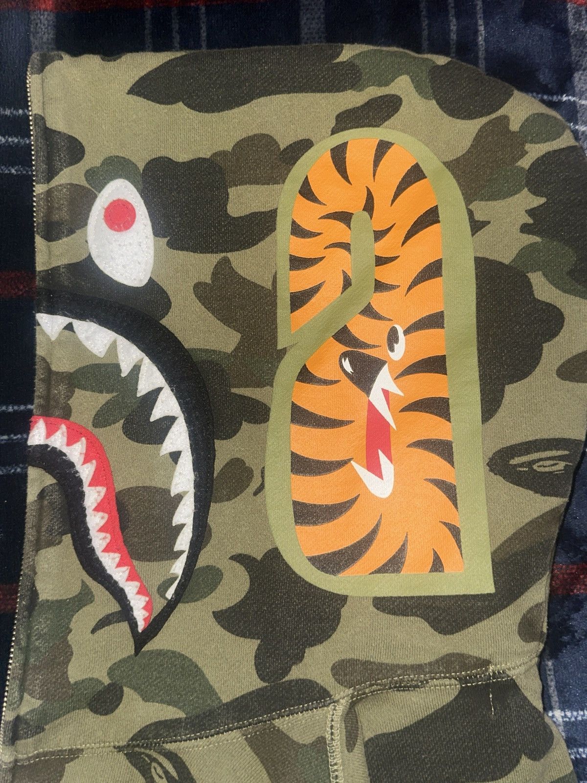 Bape BAPE 1st Camo Shark Hoodie Size US M / EU 48-50 / 2 - 7 Thumbnail